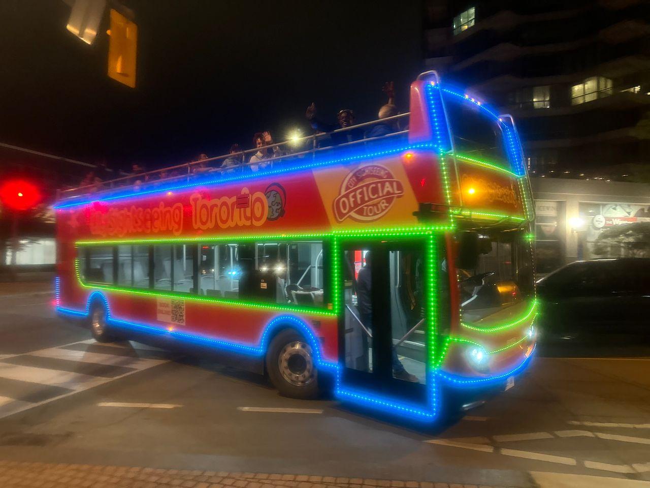 Toronto After Dark: Guided Evening Bus Tour