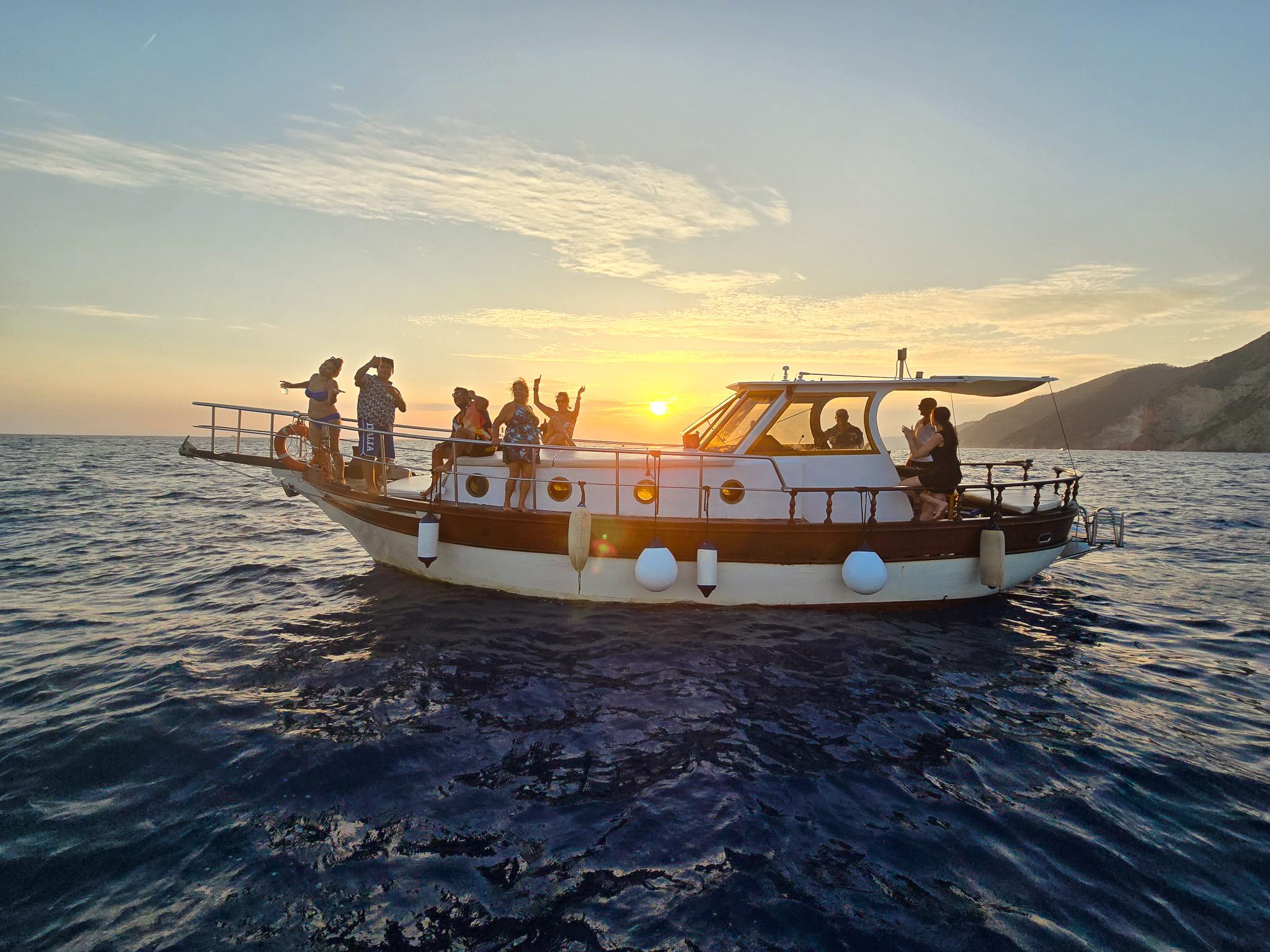 Gulf of Poets Sunset Sailing with Aperitif & Dinner