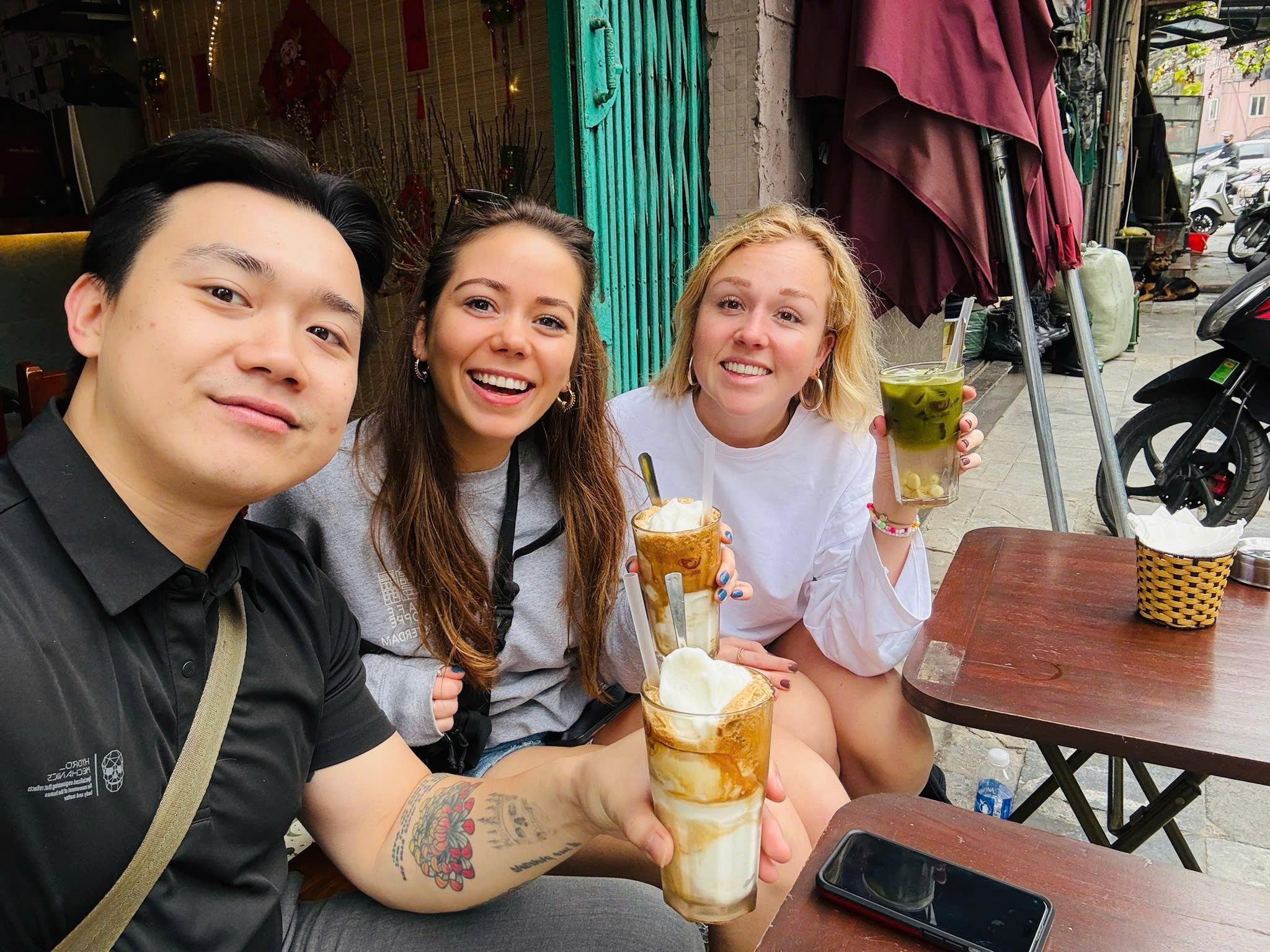 Private Hanoi Street Food Walk with 10 Tastings