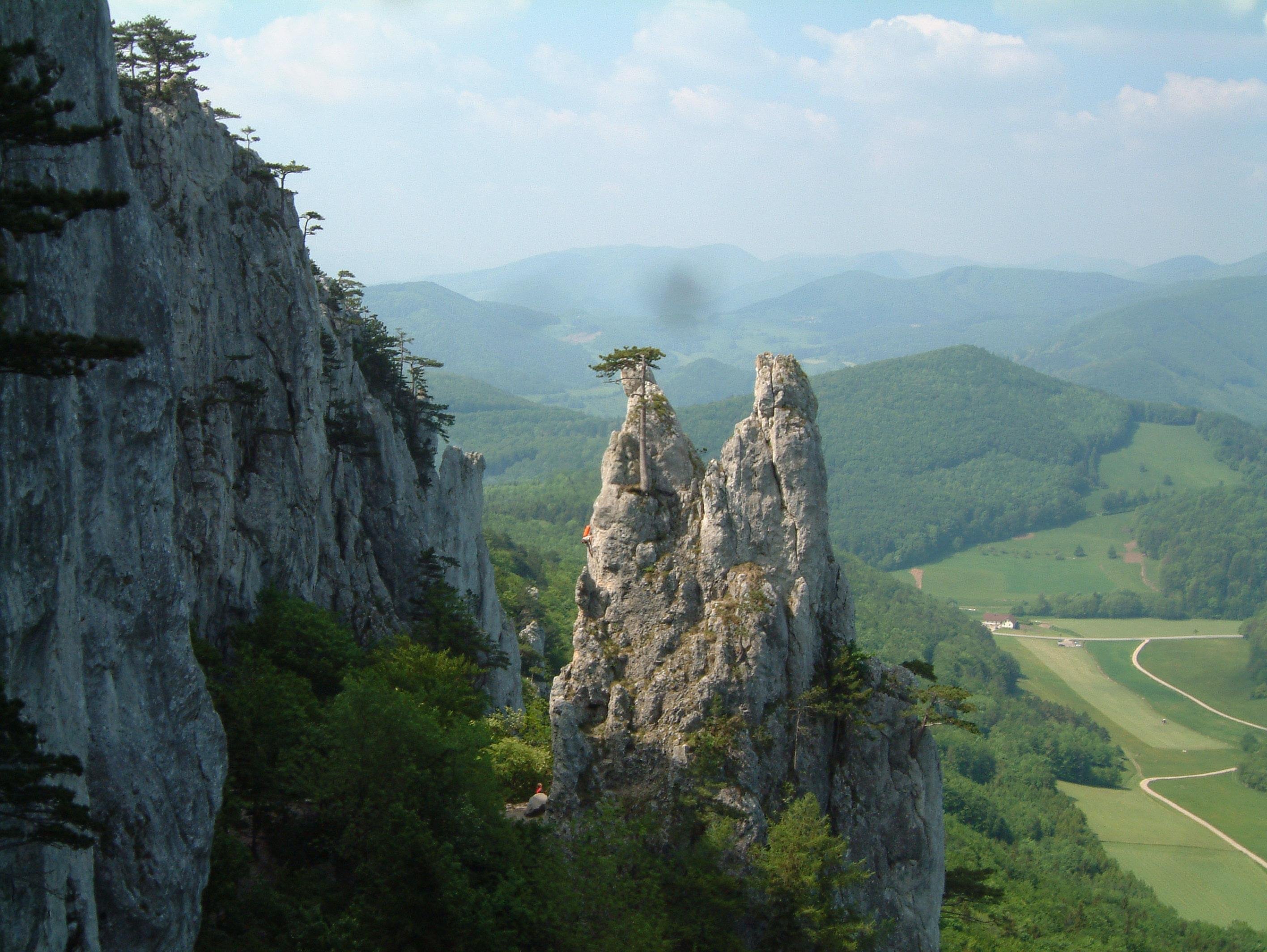 Wienerwald Day Tour with Castle, Abbey & Mountain Hike