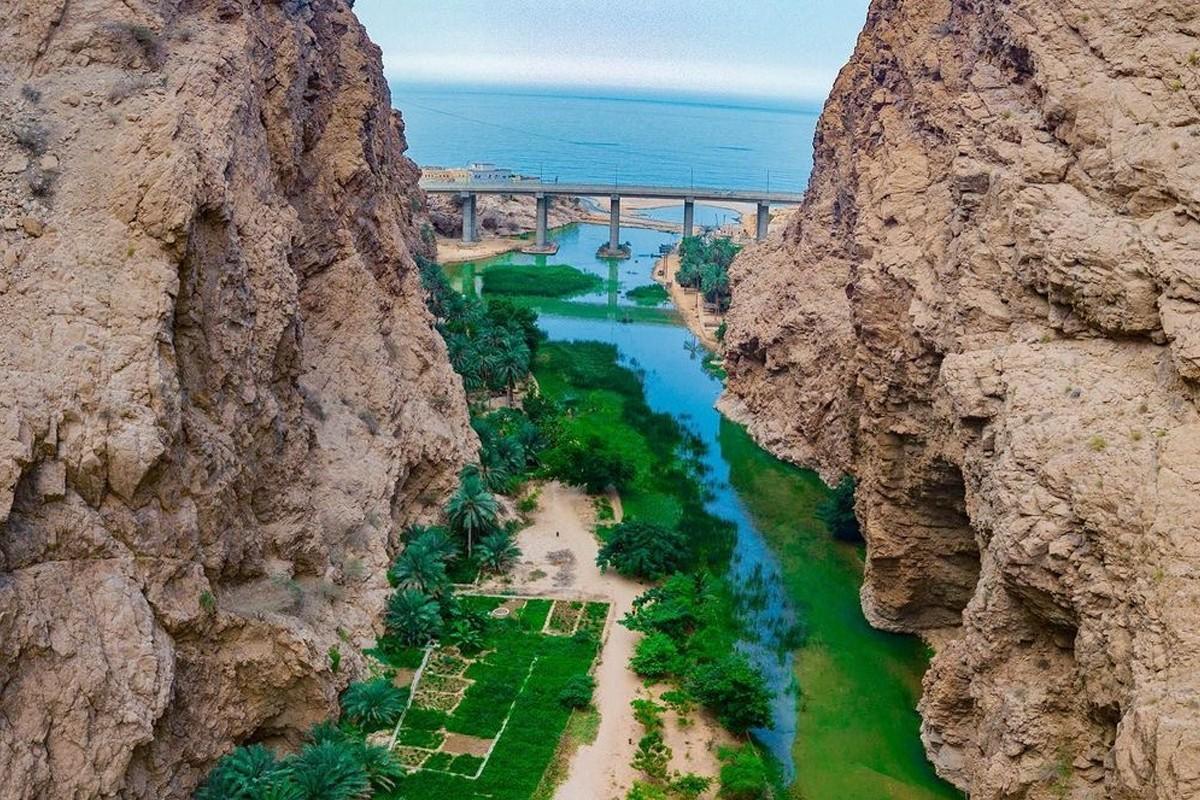 Bimah Sinkhole & Wadi Shab Day Trip from Muscat