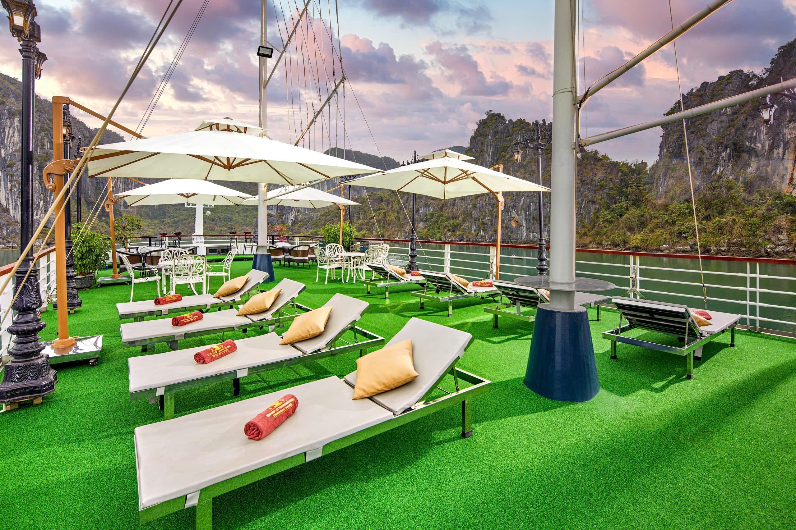 Ha Long Bay Full-Day Cruise: Caves, Kayaking & Scenic Views