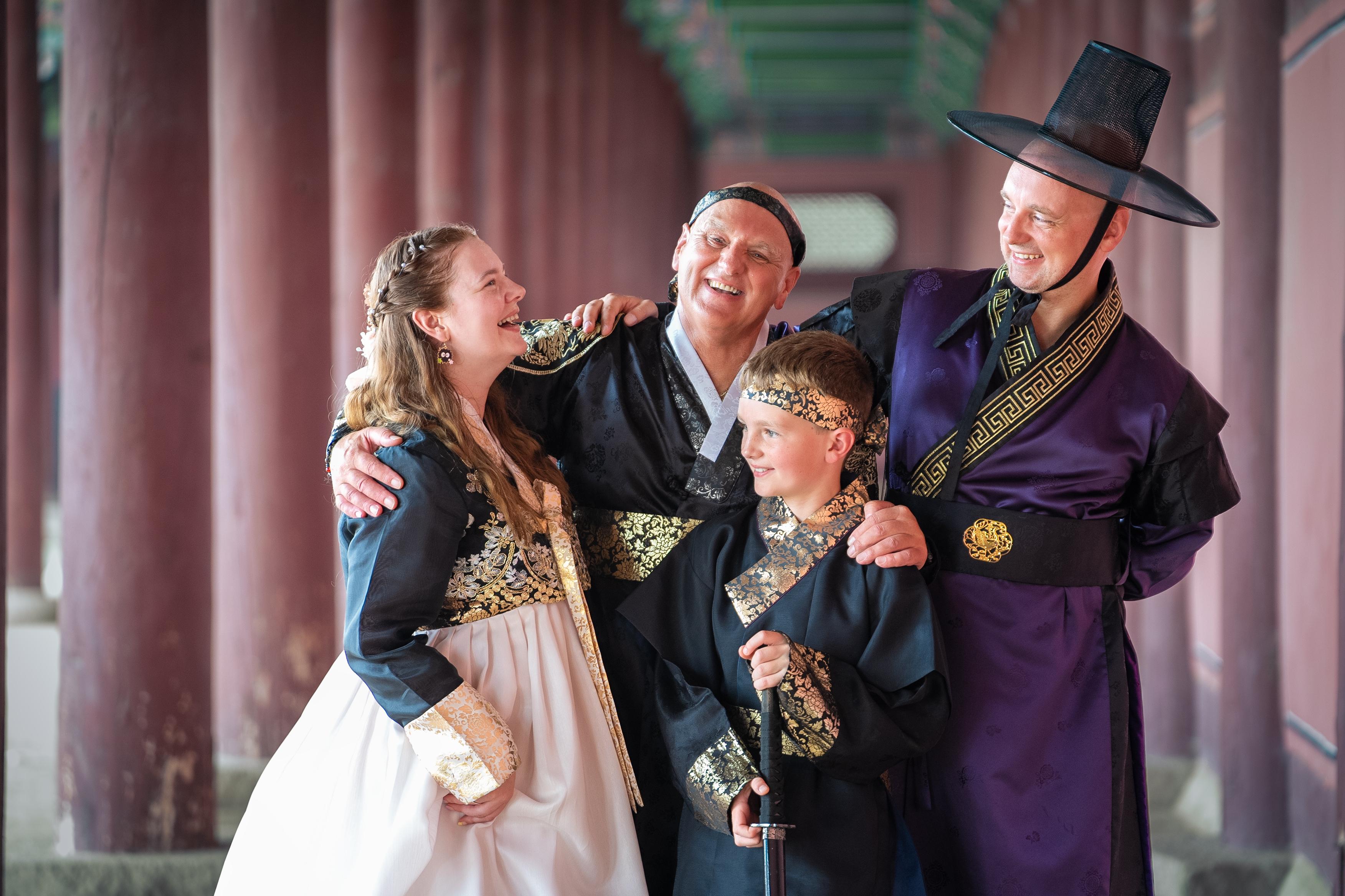 Seoul: Hanbok Rental with Gyeongbokgung Palace Entry — Seoul K-beauty experience photo 16
