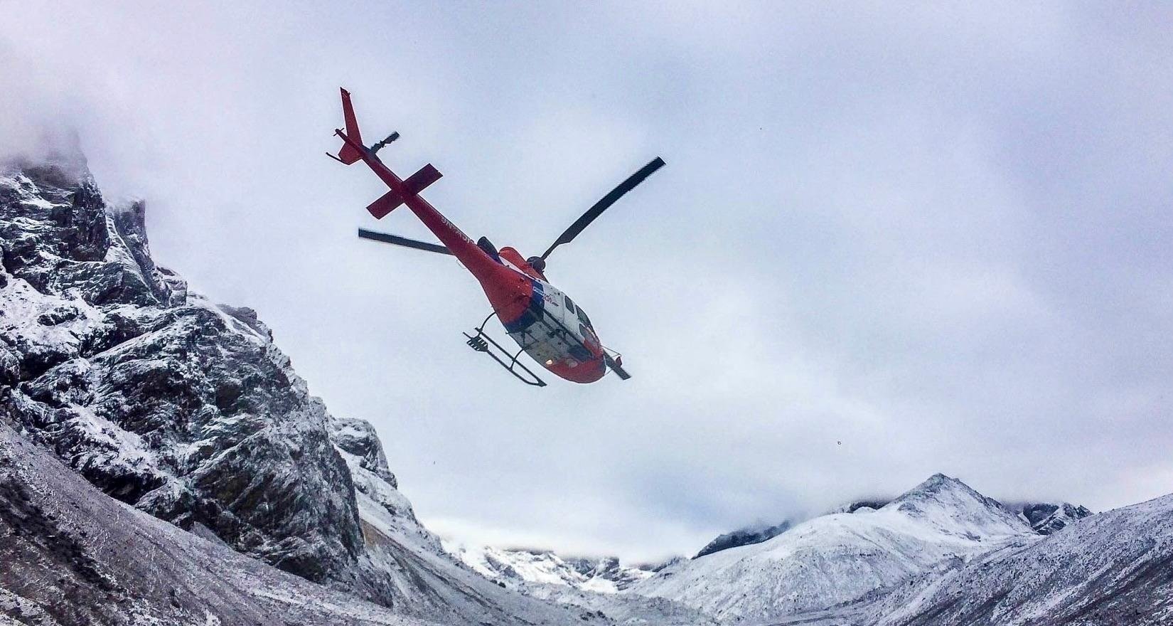 Kathmandu: Everest Scenic Flight or Helicopter Landing Tour