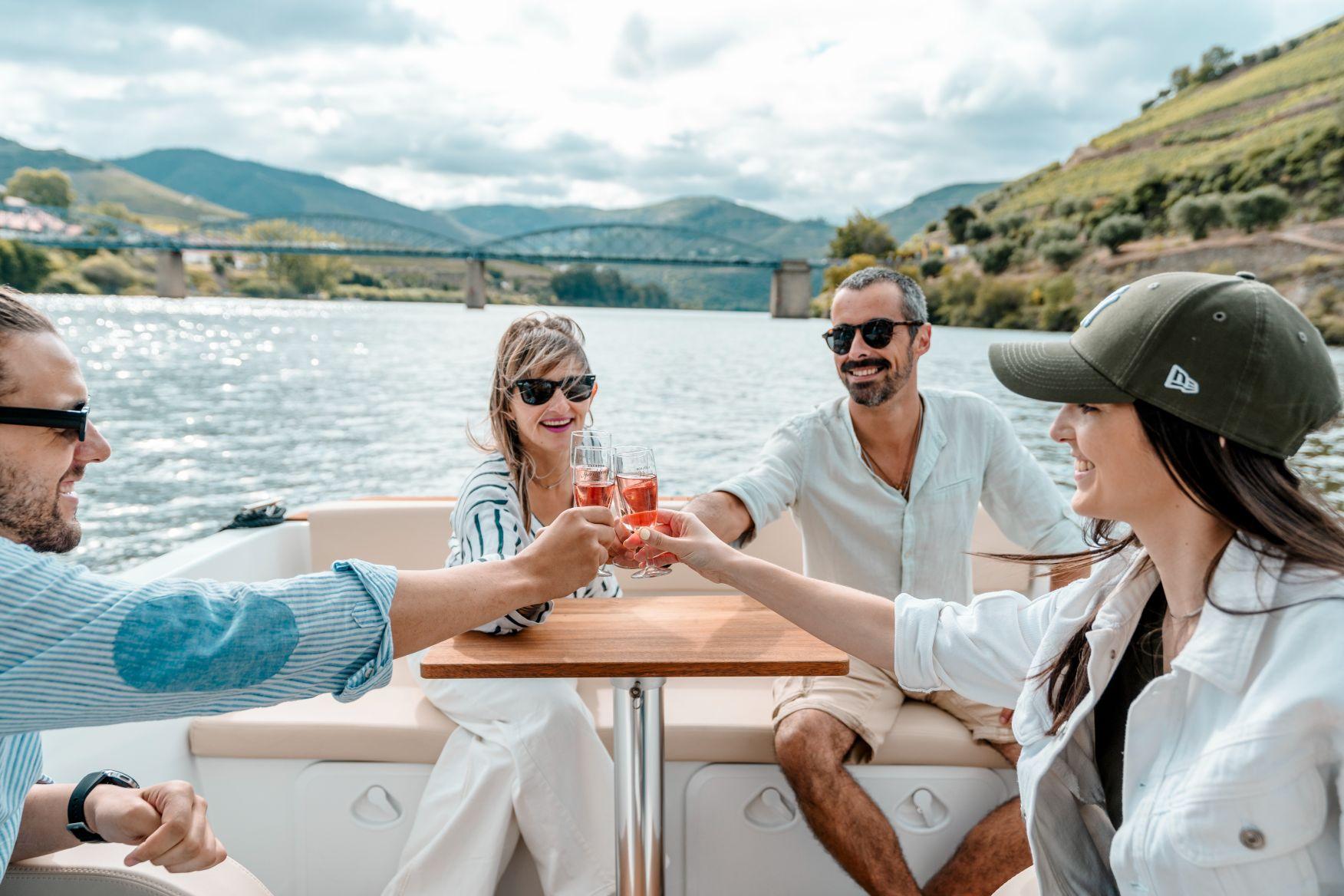 Pinhão Solar Boat Cruise on the Douro with Wine Tasting