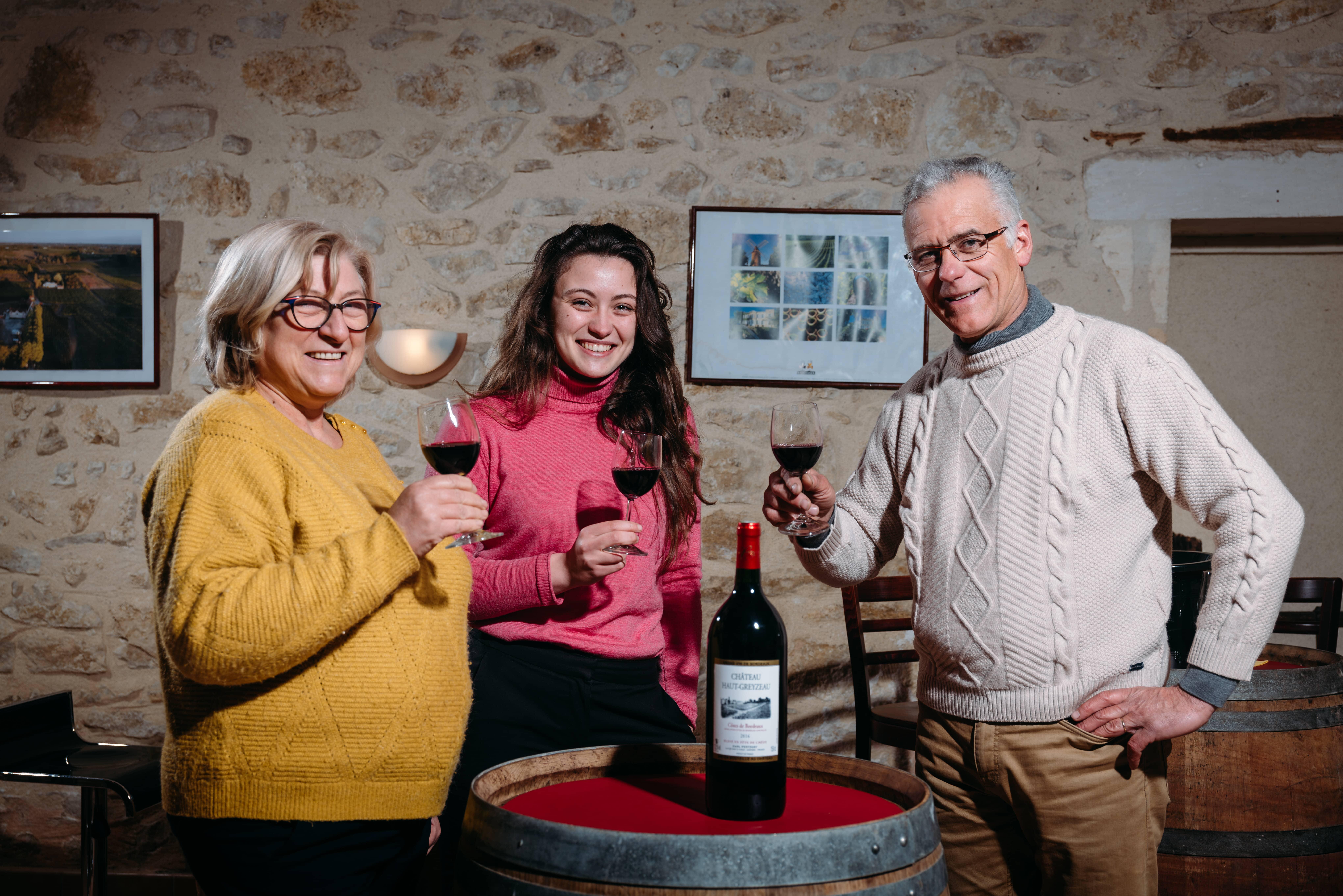 Organic Family Vineyard Tour & Wine Tasting in Bordeaux