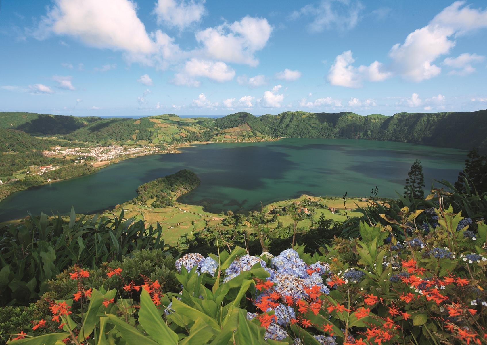 São Miguel: Three Lakes & Volcanic Wonders Experience