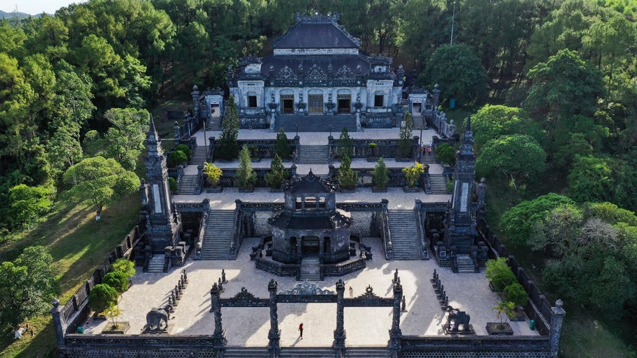 Full-Day Hue Imperial City & Royal Tombs Discovery