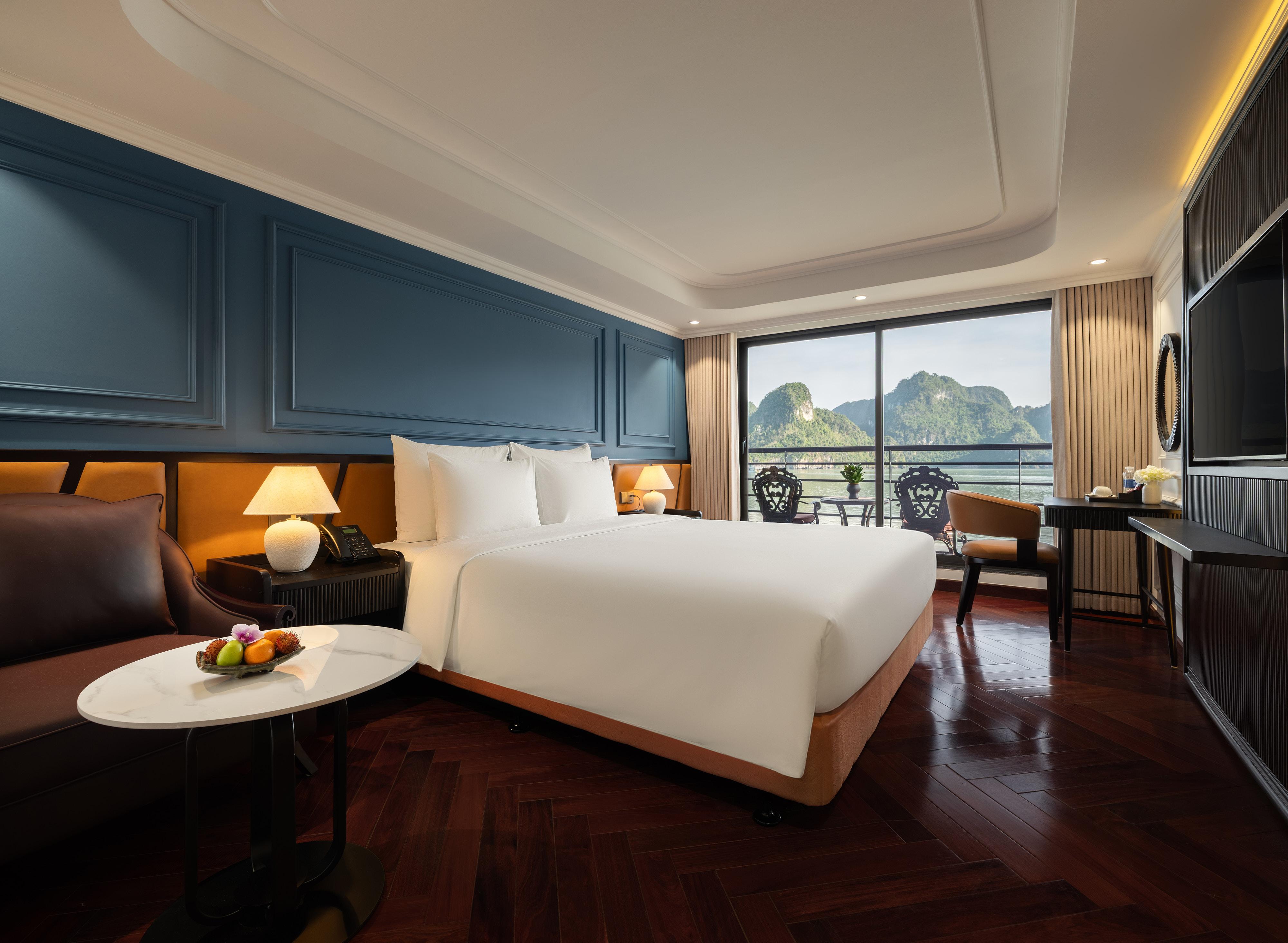 2-Day Lan Ha & Ha Long Bay Luxury Cruise with Free Hanoi Transfer