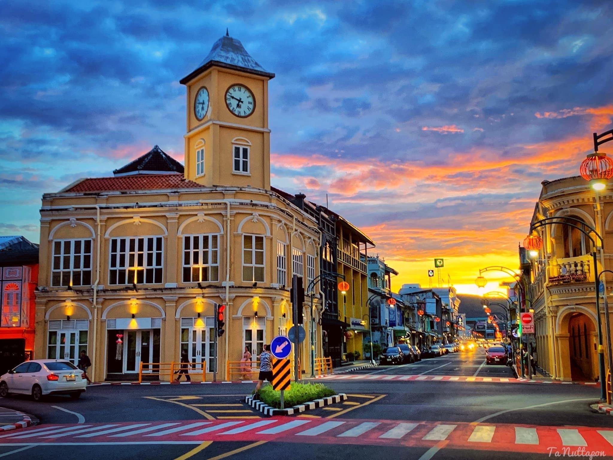 Phuket Half-Day Highlights Tour with Night Market