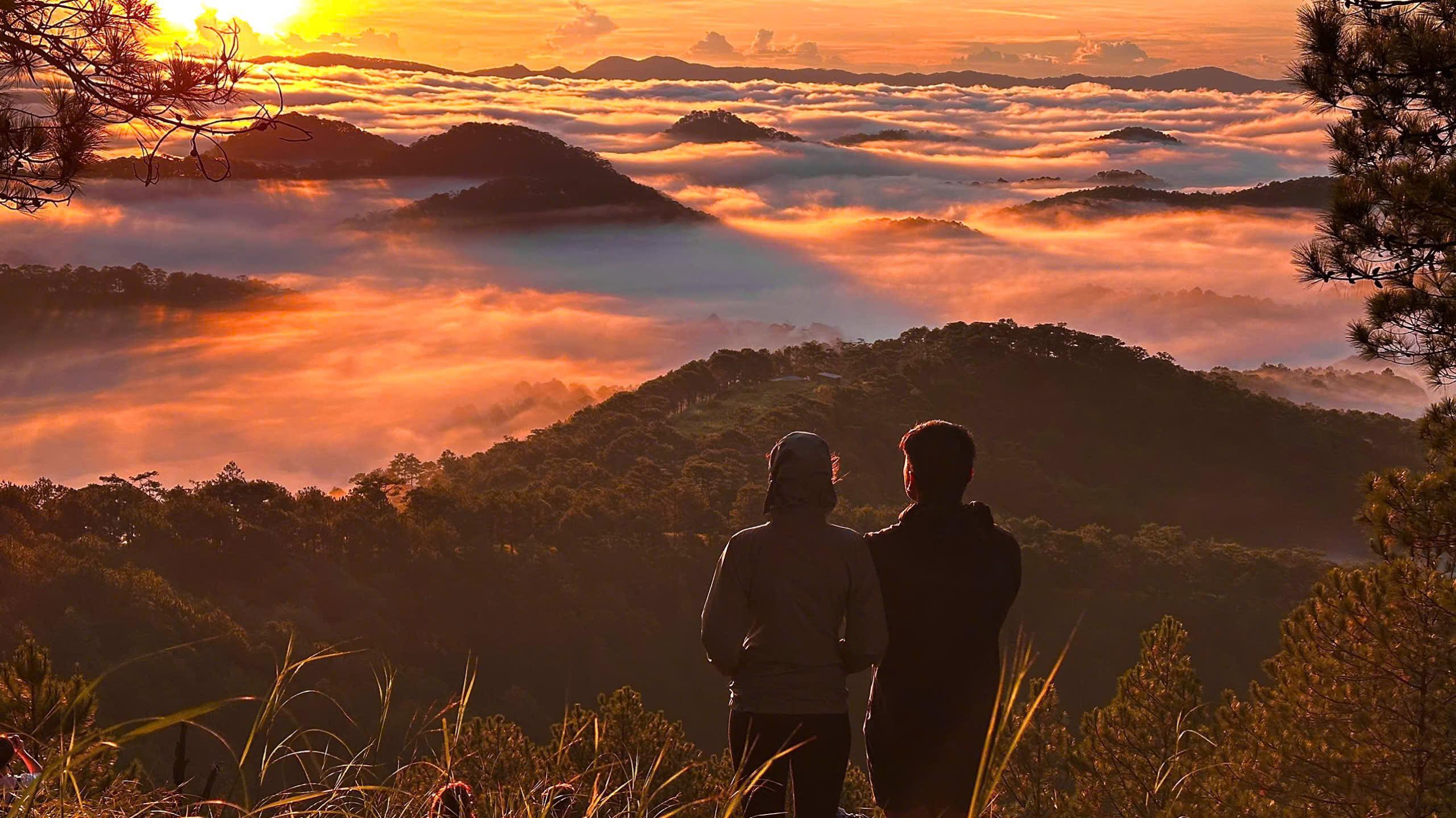Hon Bo Peak Sunrise Trek & Cloud Hunting