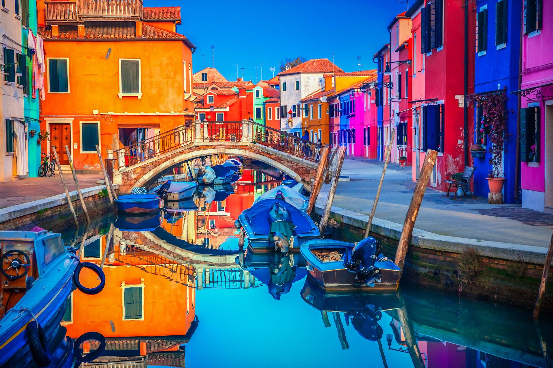 Murano and Burano Boat Tour from San Marco