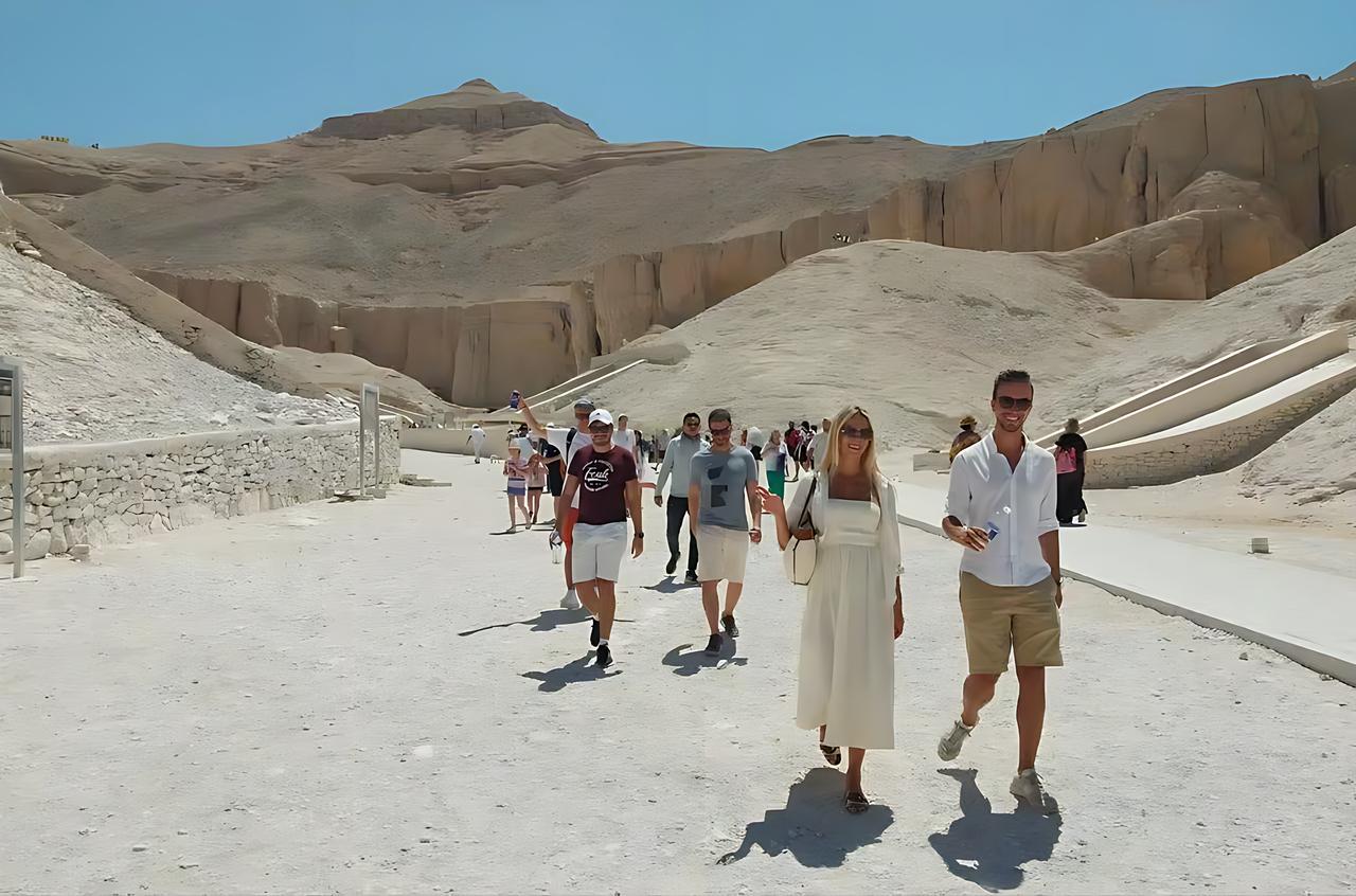 Hurghada to Luxor: Valley of the Kings & Tutankhamun's Tomb Day Tour