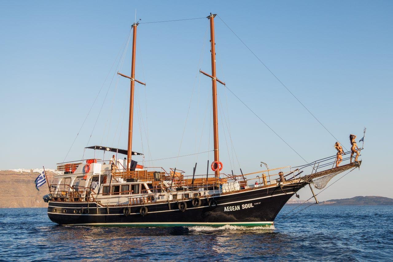 Santorini Volcano & Caldera Cruise with Hot Springs