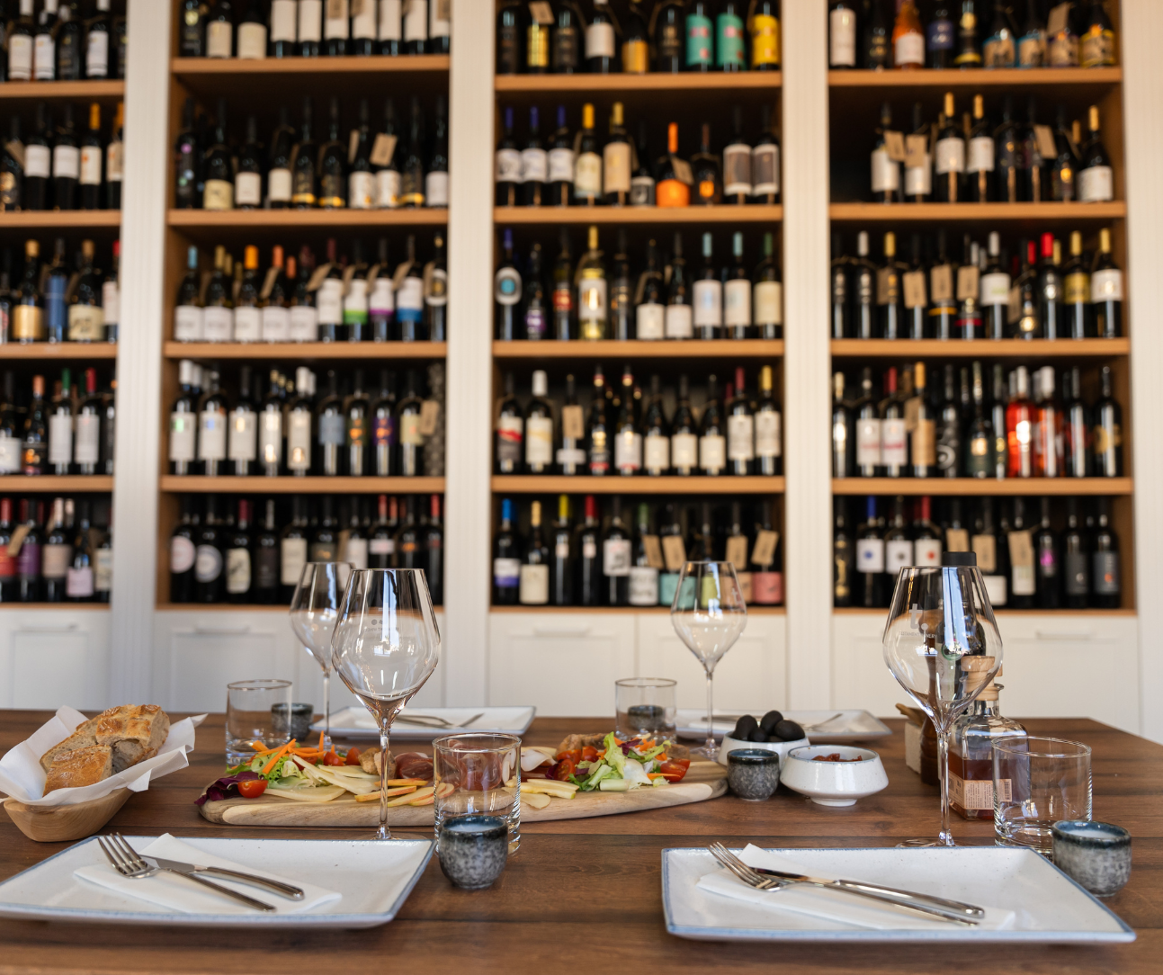 Split & Sip: Expert-Led Educational Wine Tasting