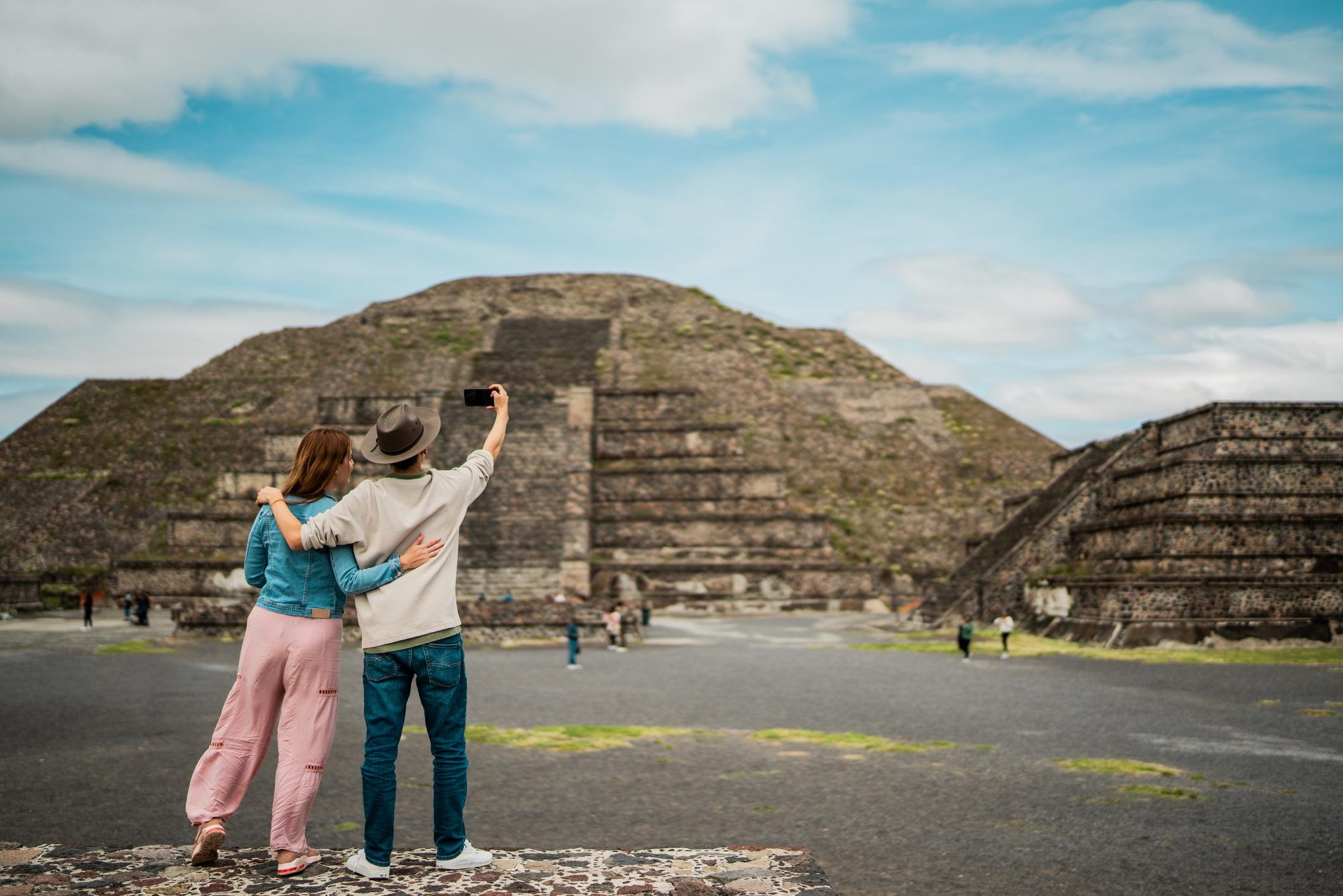 Teotihuacan, Tlatelolco & Guadalupe Shrine Full-Day Tour