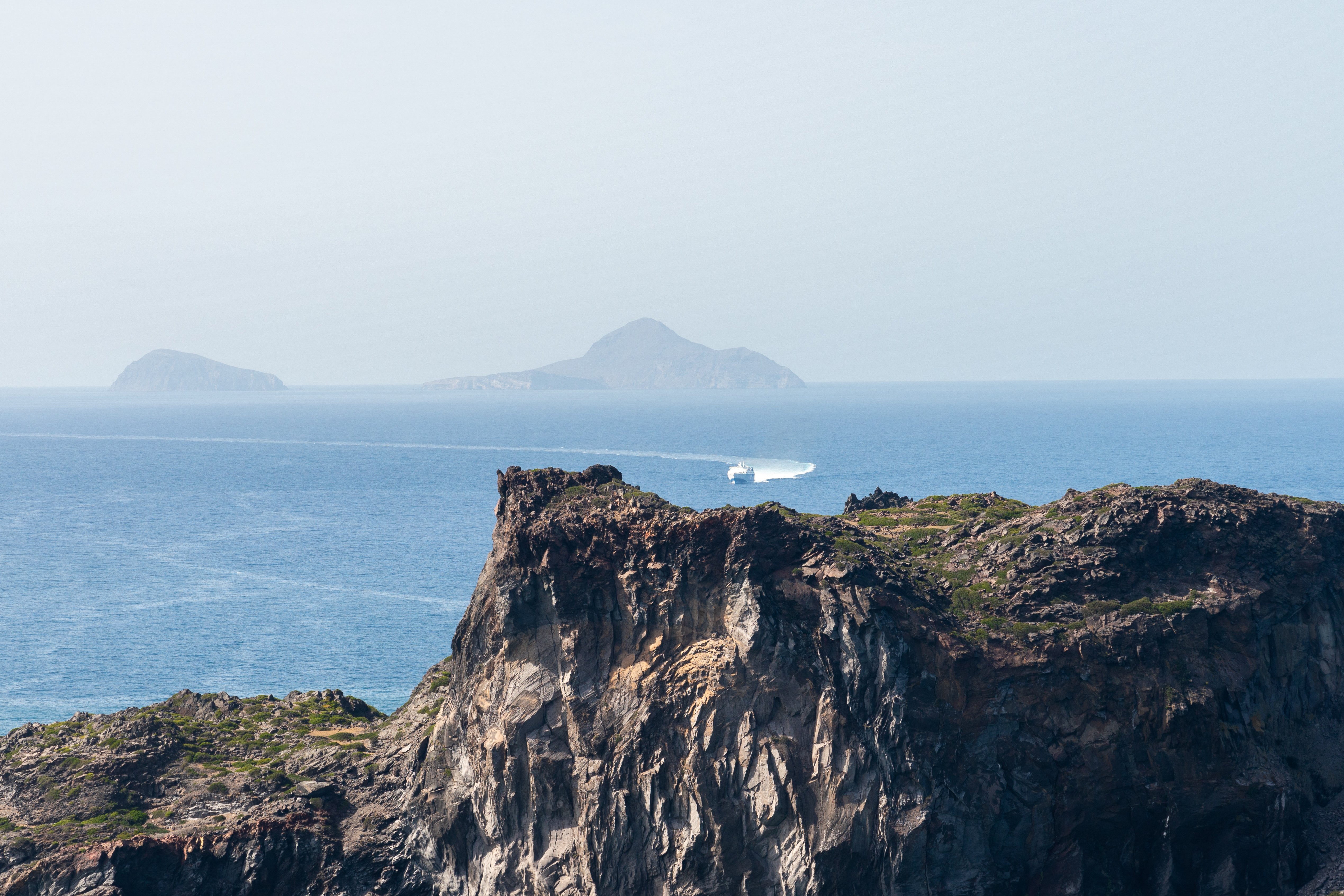 Santorini Volcanic Islands & Hot Springs Boat Cruise