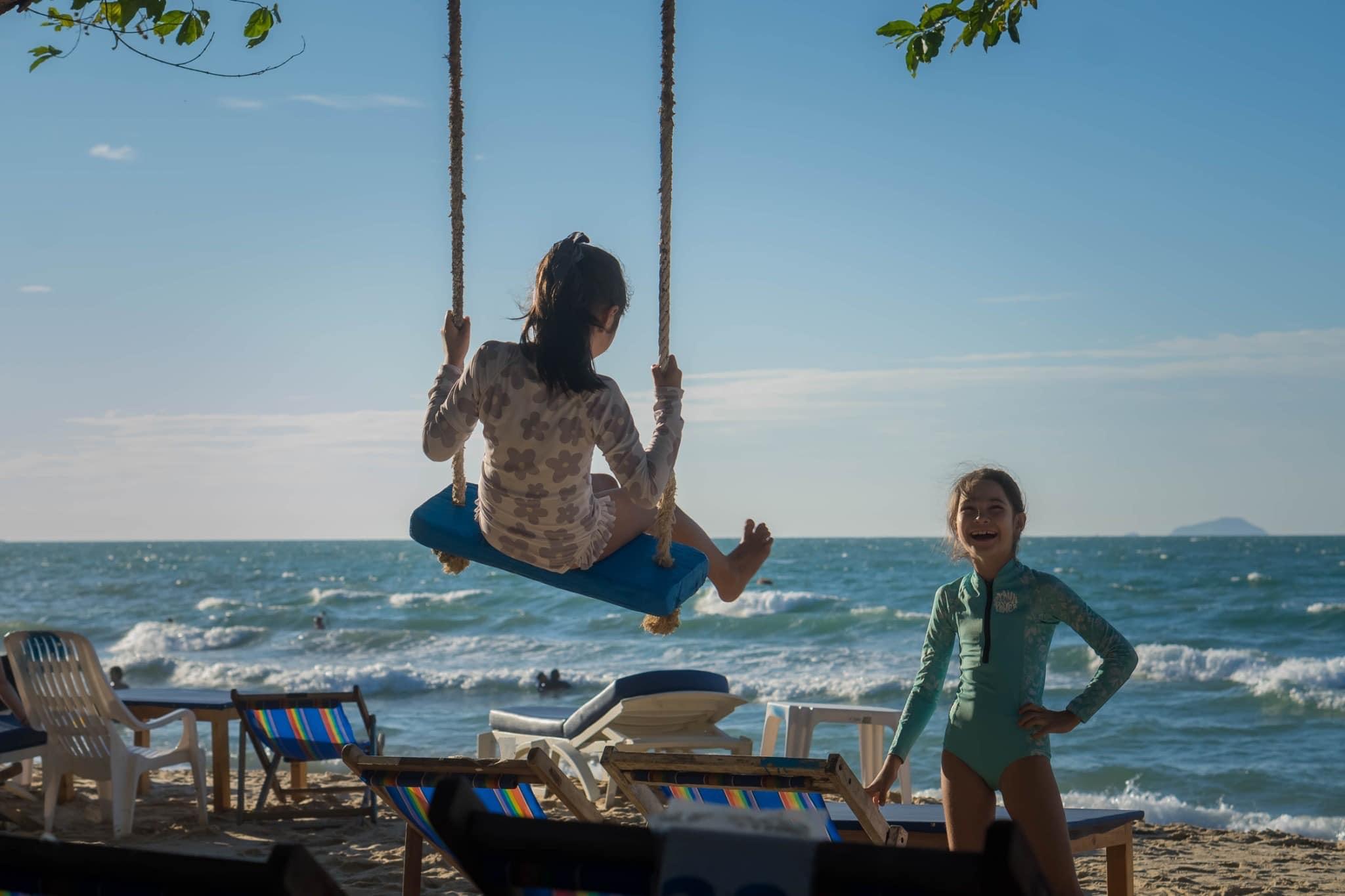 Bangkok to Pattaya: Hidden Beach & Sanctuary of Truth Day Tour