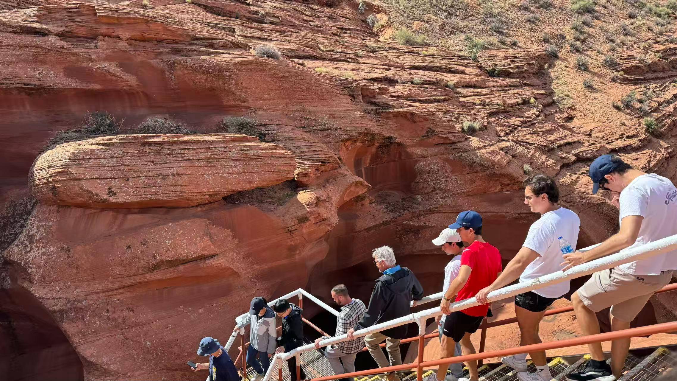Lower Antelope Canyon Navajo-guided tour — image 11