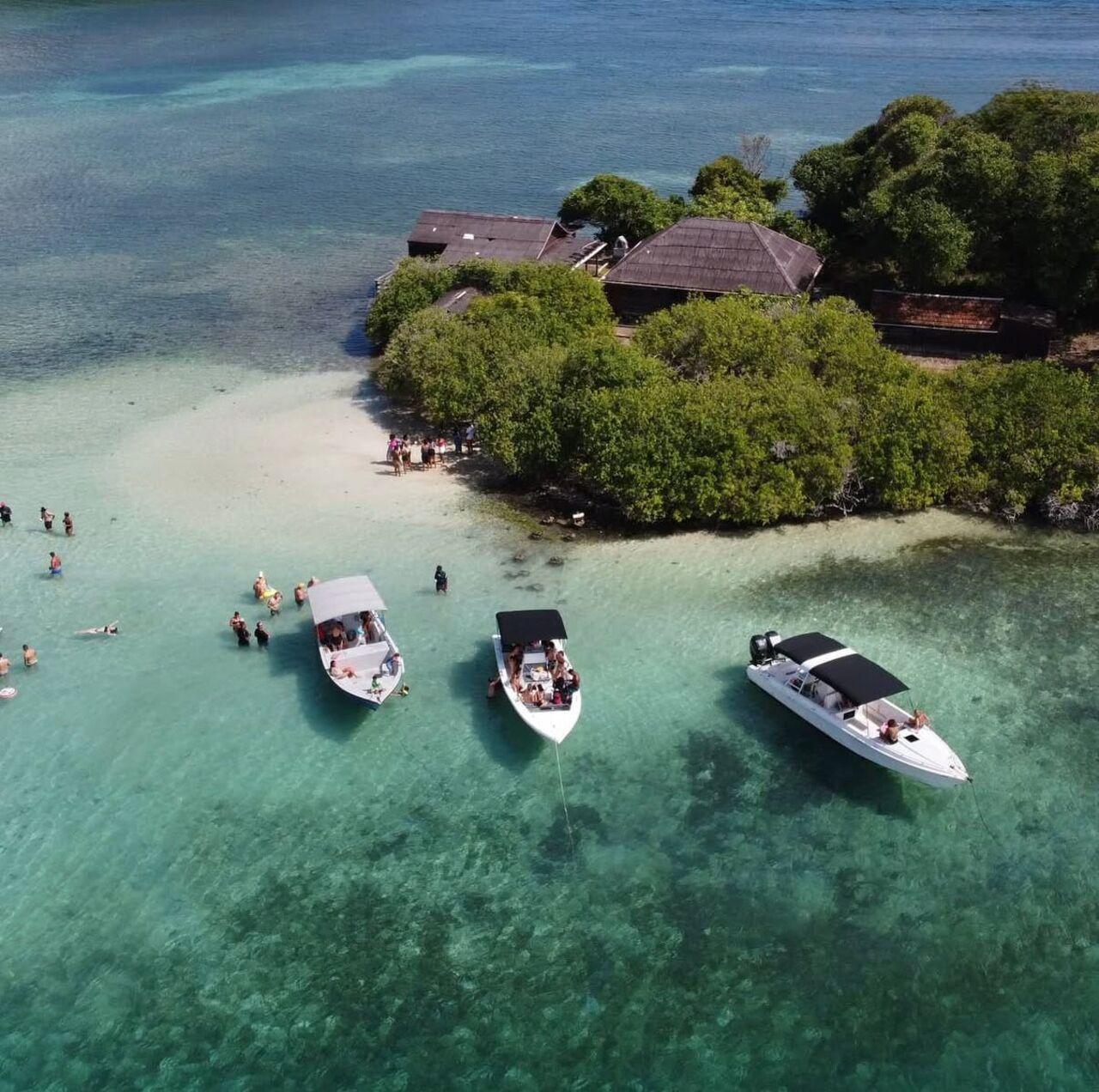 White Sand Boat Trip with Creole Lunch