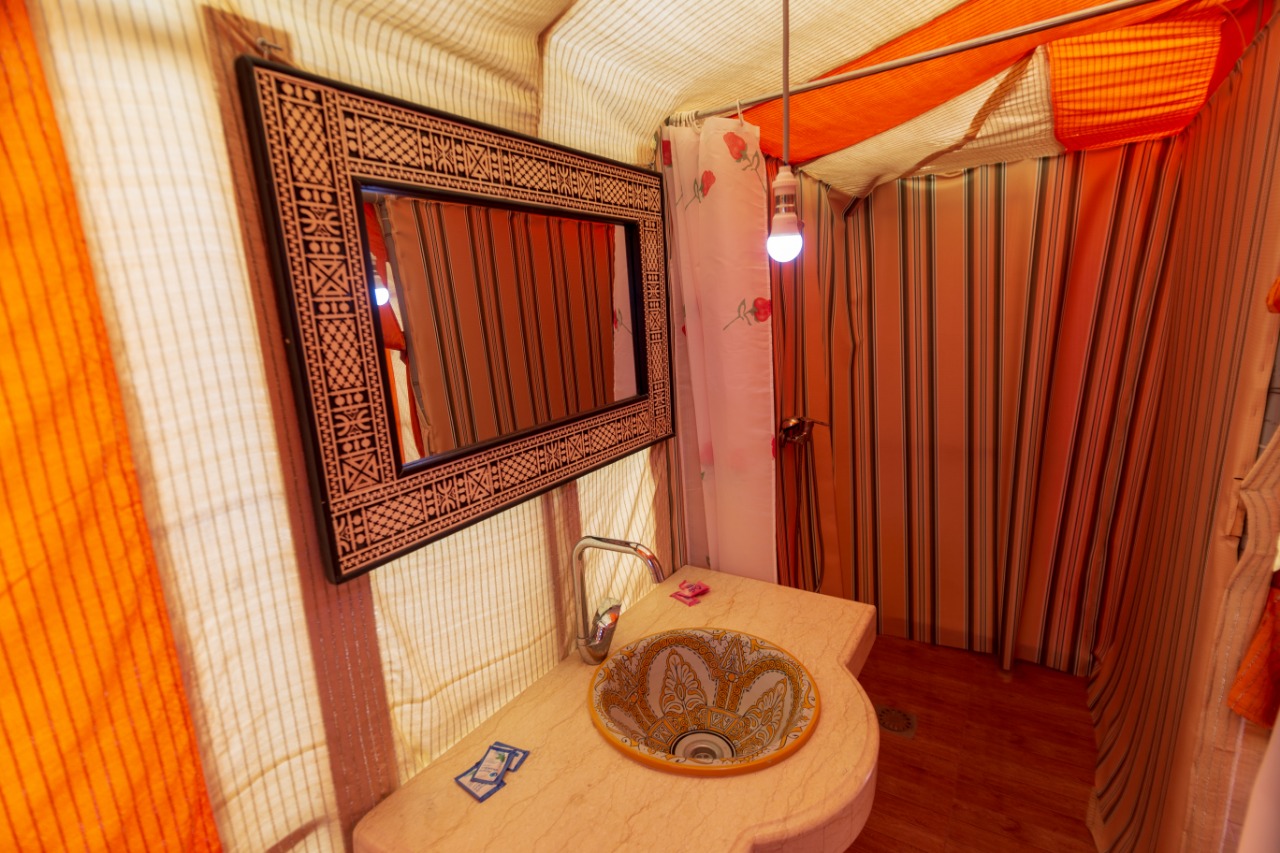 Erg Chebbi Desert Overnight: Camel Ride & Heated Tent Camp