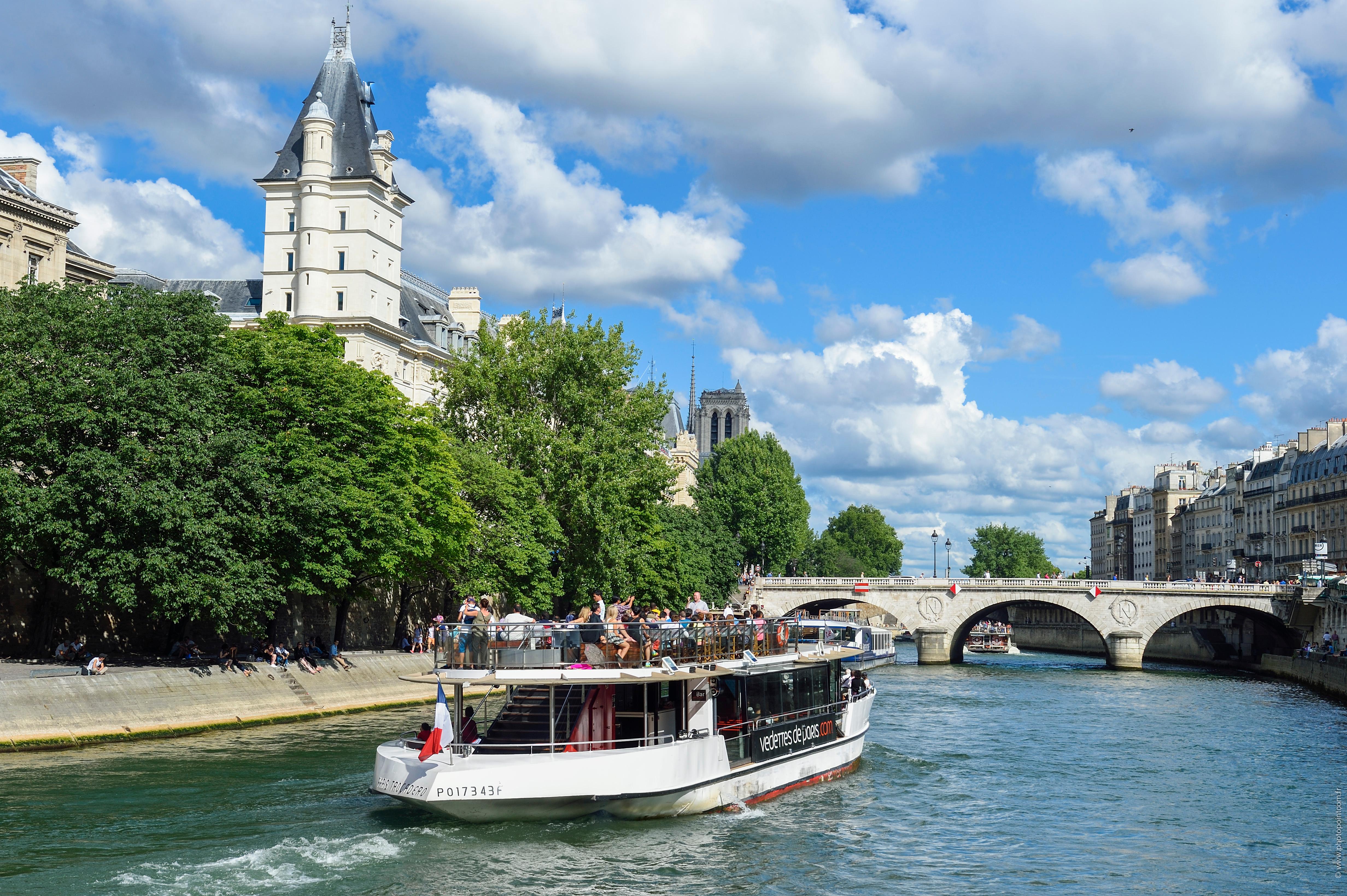 Paris: Hop-On Hop-Off Bus & Seine Cruise Discovery Bundle