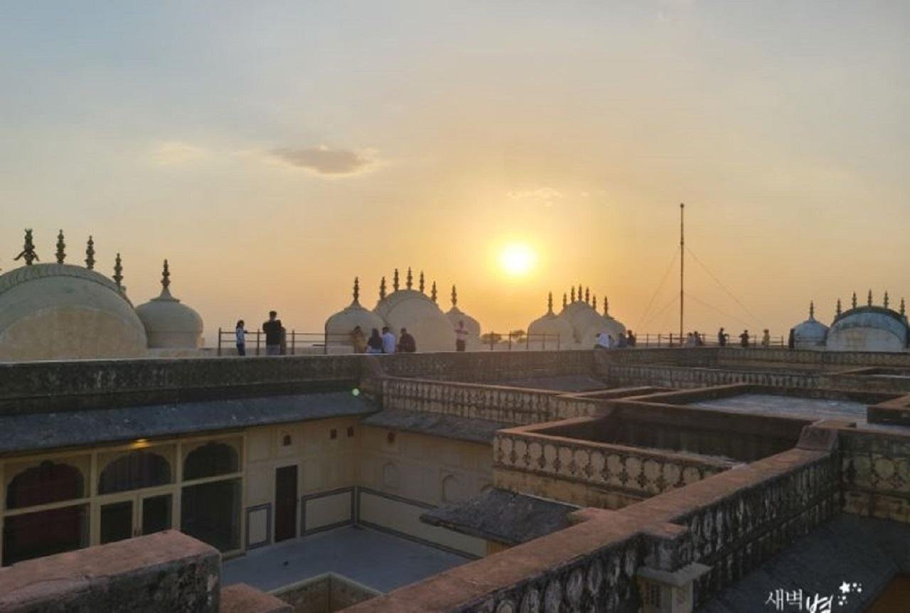 Jaipur After Dark: Private Open-Air Jeep Safari