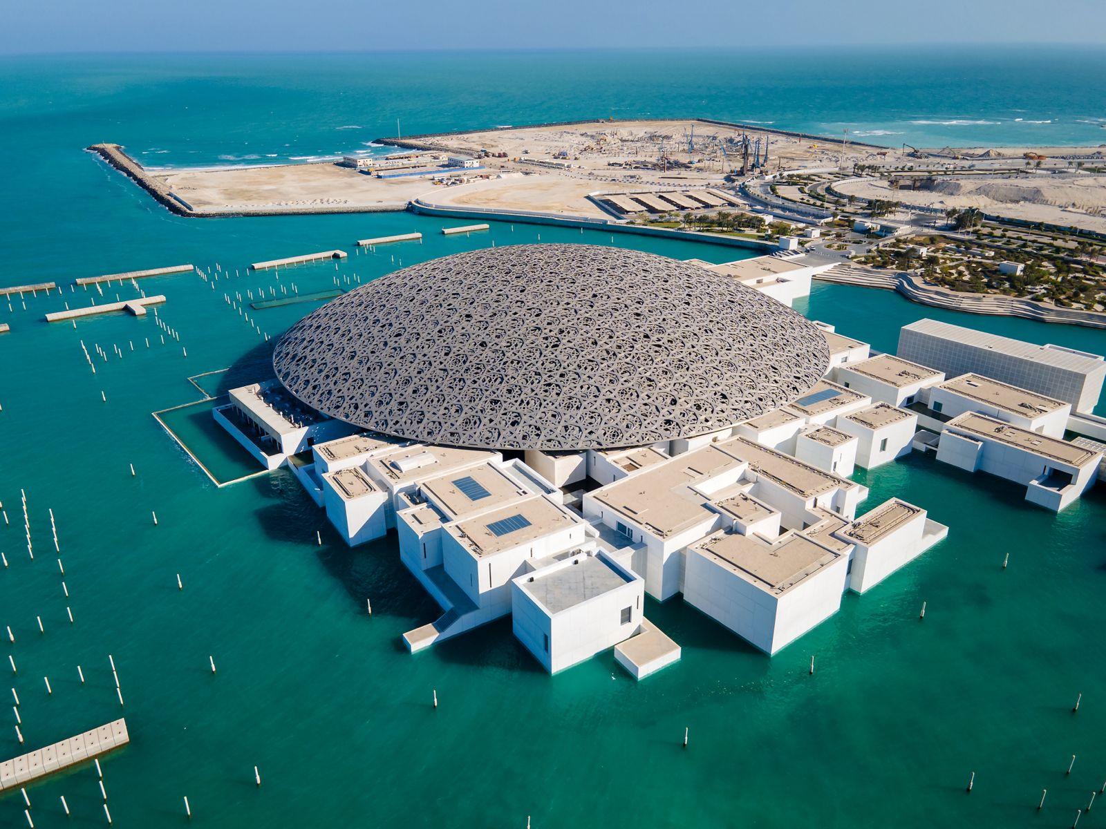 Abu Dhabi Highlights: Grand Mosque & Louvre Museum Tour