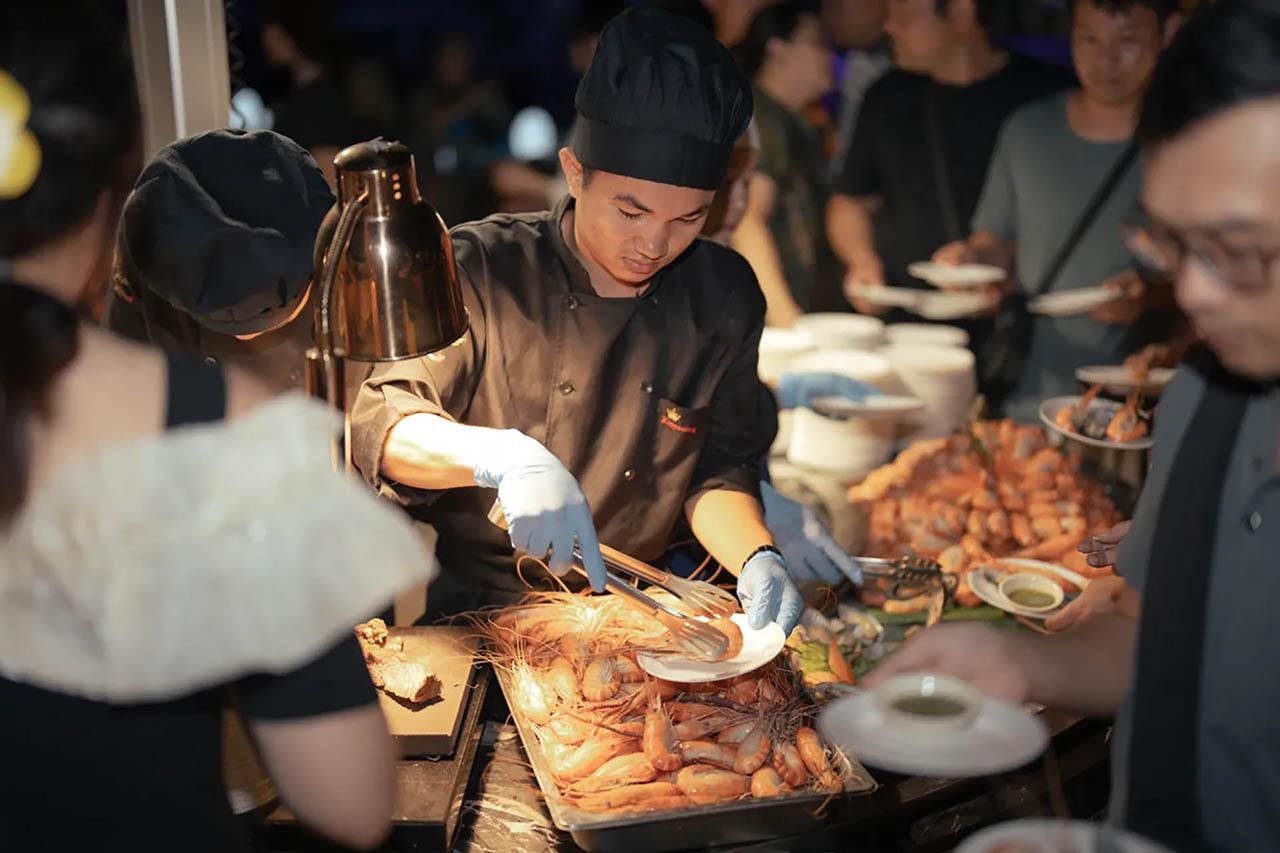 Bangkok: The Planet Sunset & Dinner River Cruise