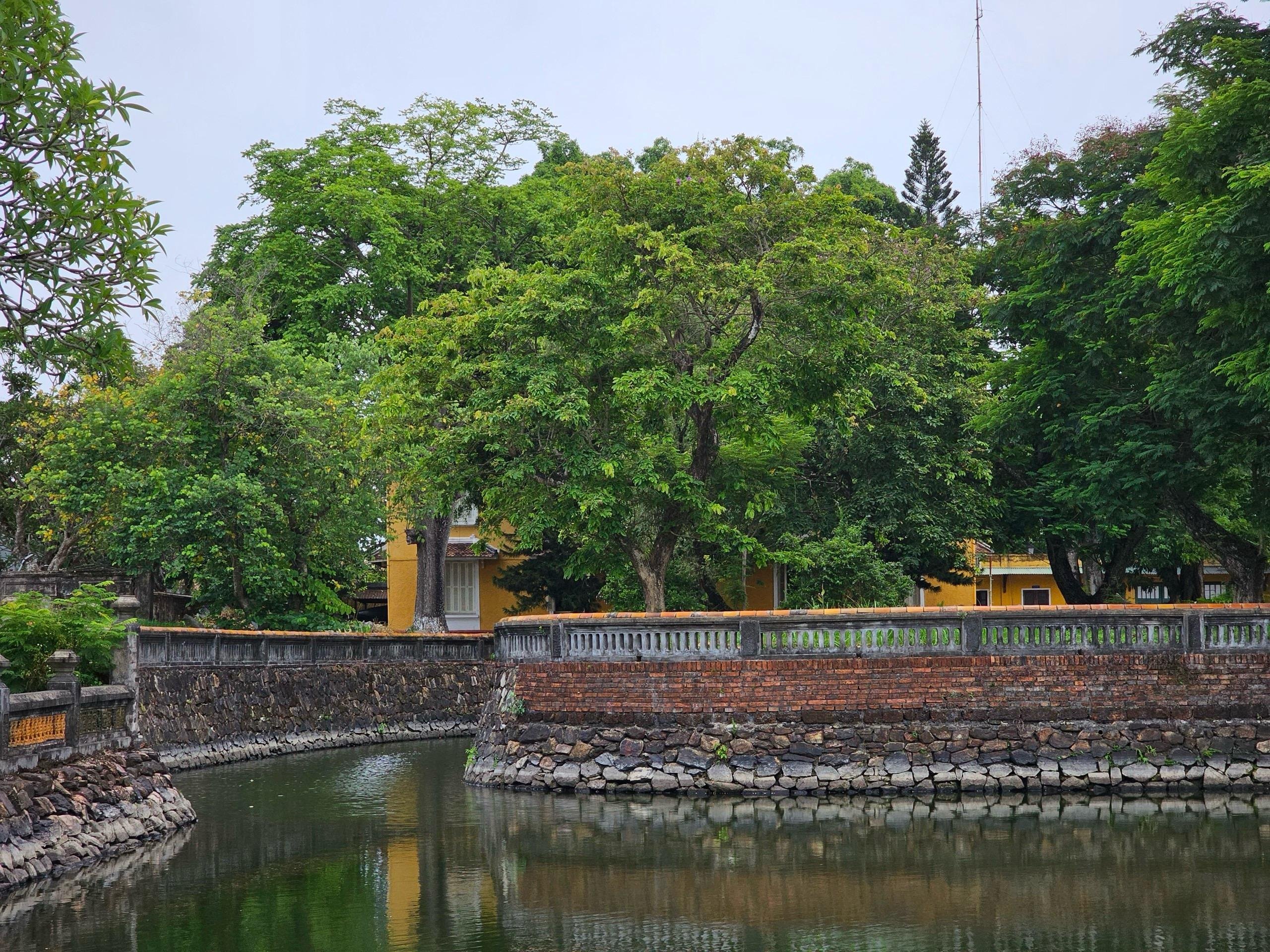 Hue Imperial City: Small-Group Walking Tour