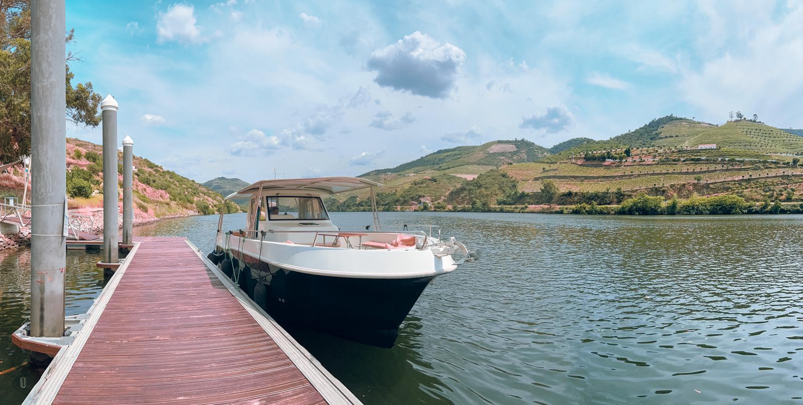 Pinhão Sunset Cruise with Sparkling Wine – Douro Valley