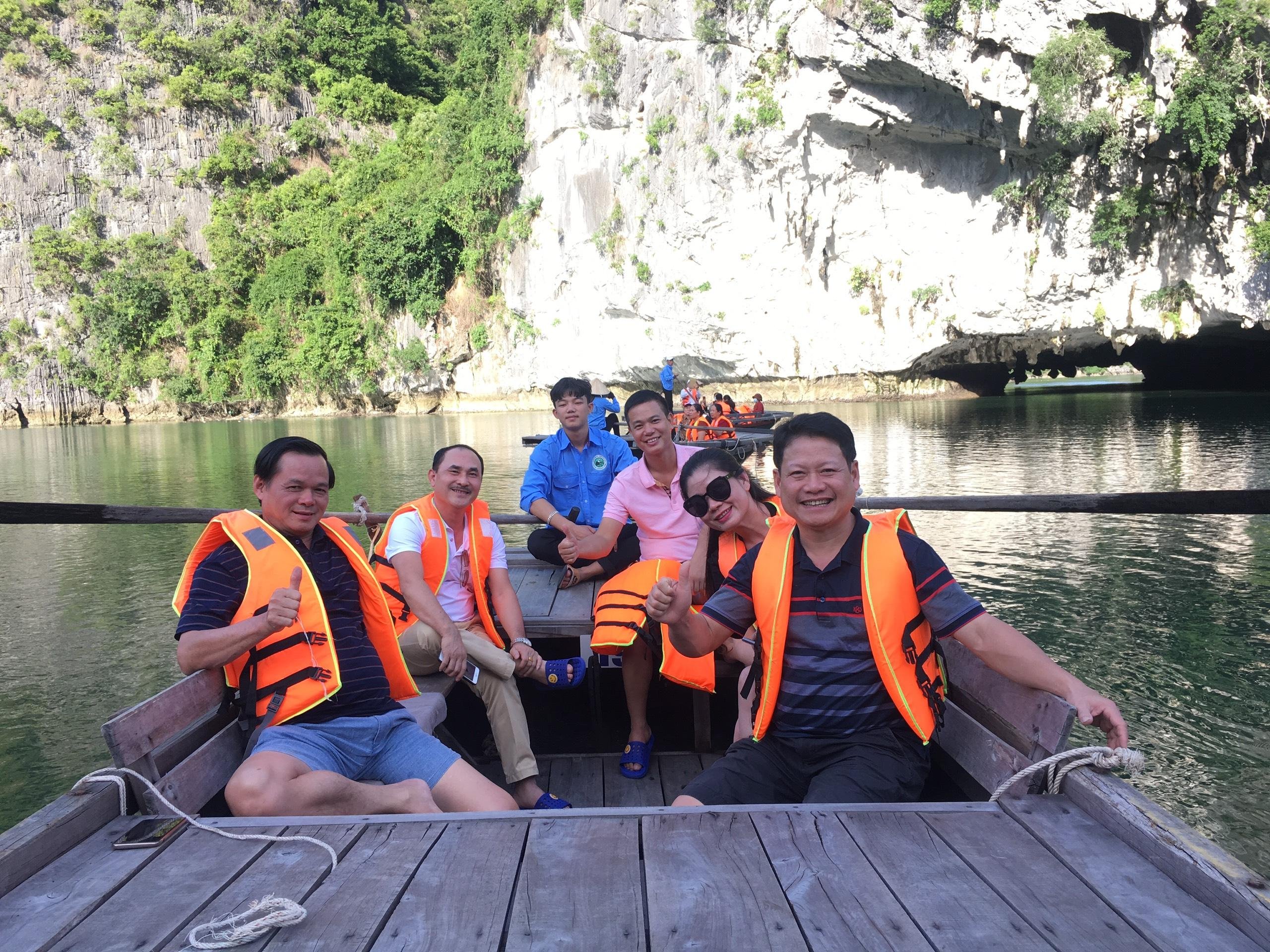 2-Day Lan Ha & Ha Long Bay Luxury Cruise with Free Hanoi Transfer