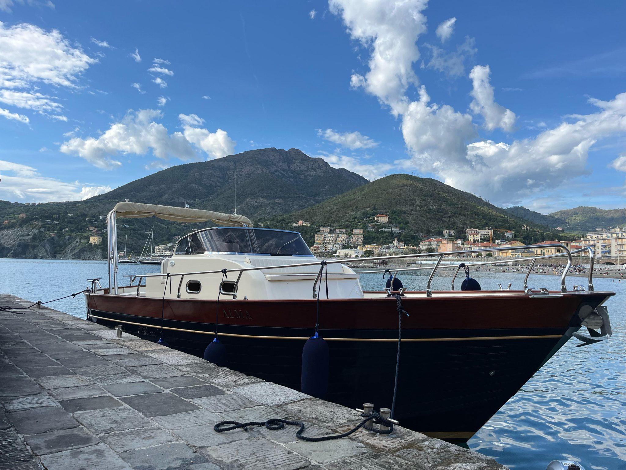 Cinque Terre Coastline Boat Cruise with Lunch or Aperitif from Levanto
