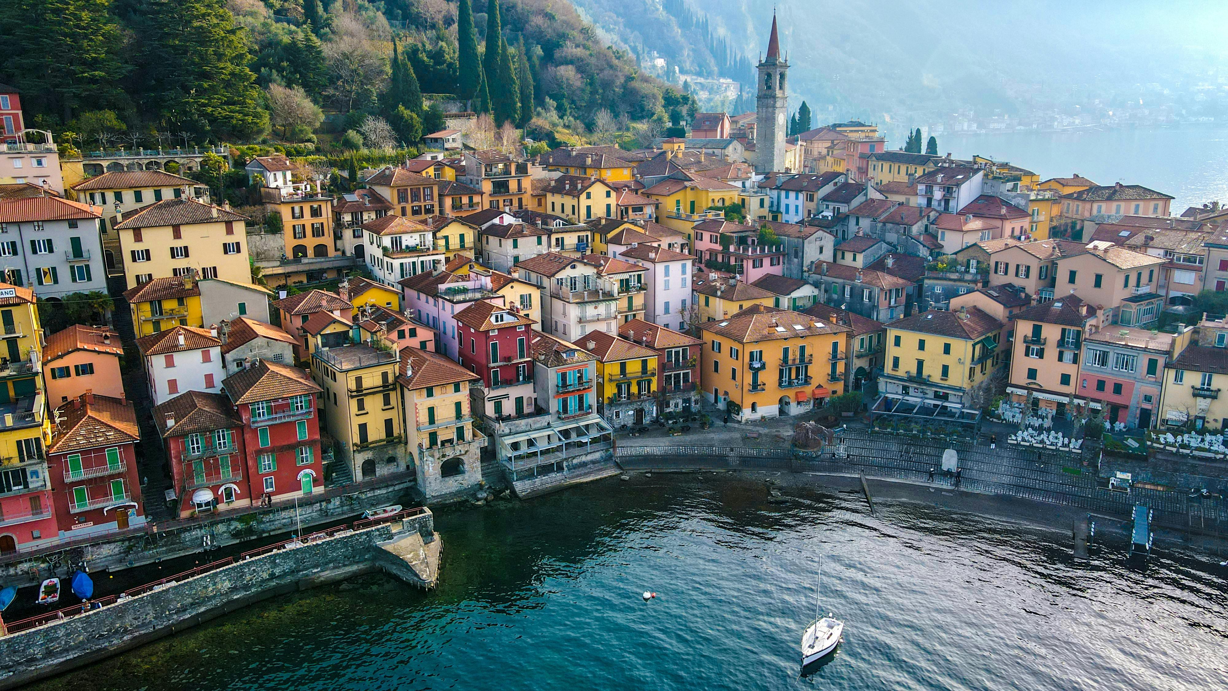 Como: Lake Como Private Guided Boat Tour