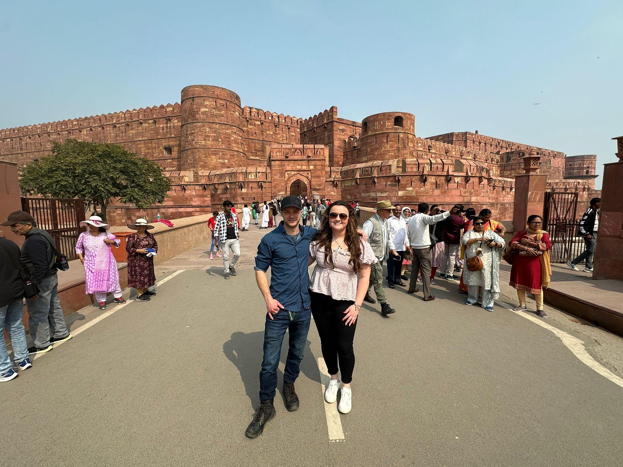 Delhi to Taj Mahal Sunrise Tour with Agra Fort & Pickup