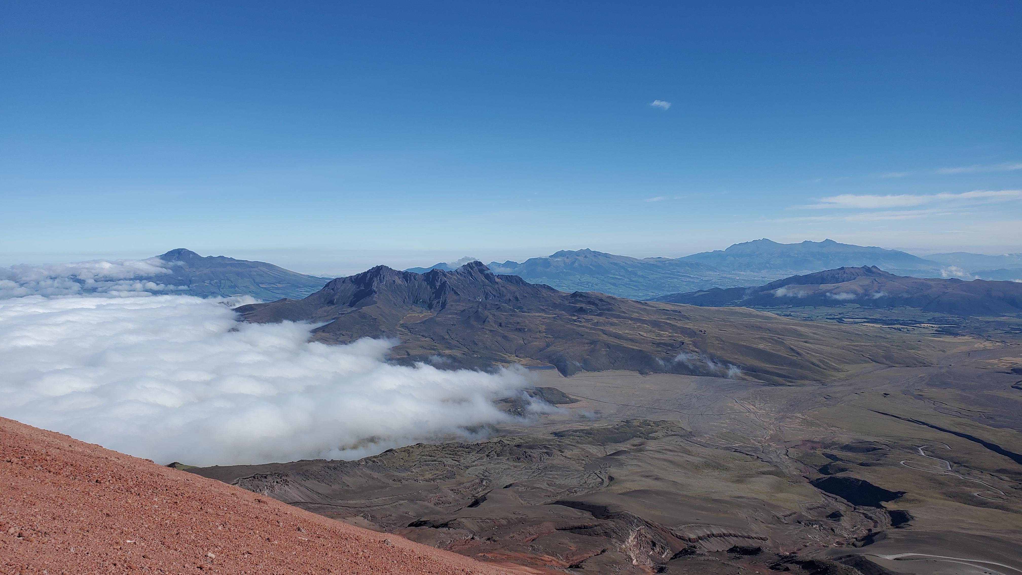 Private Andes Road Trip: Cotopaxi & Quilotoa Lagoon