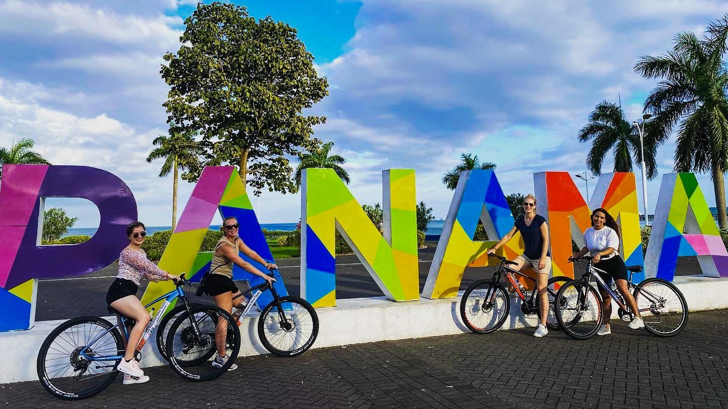 Casco Viejo & Cinta Costera Bicycle Adventure