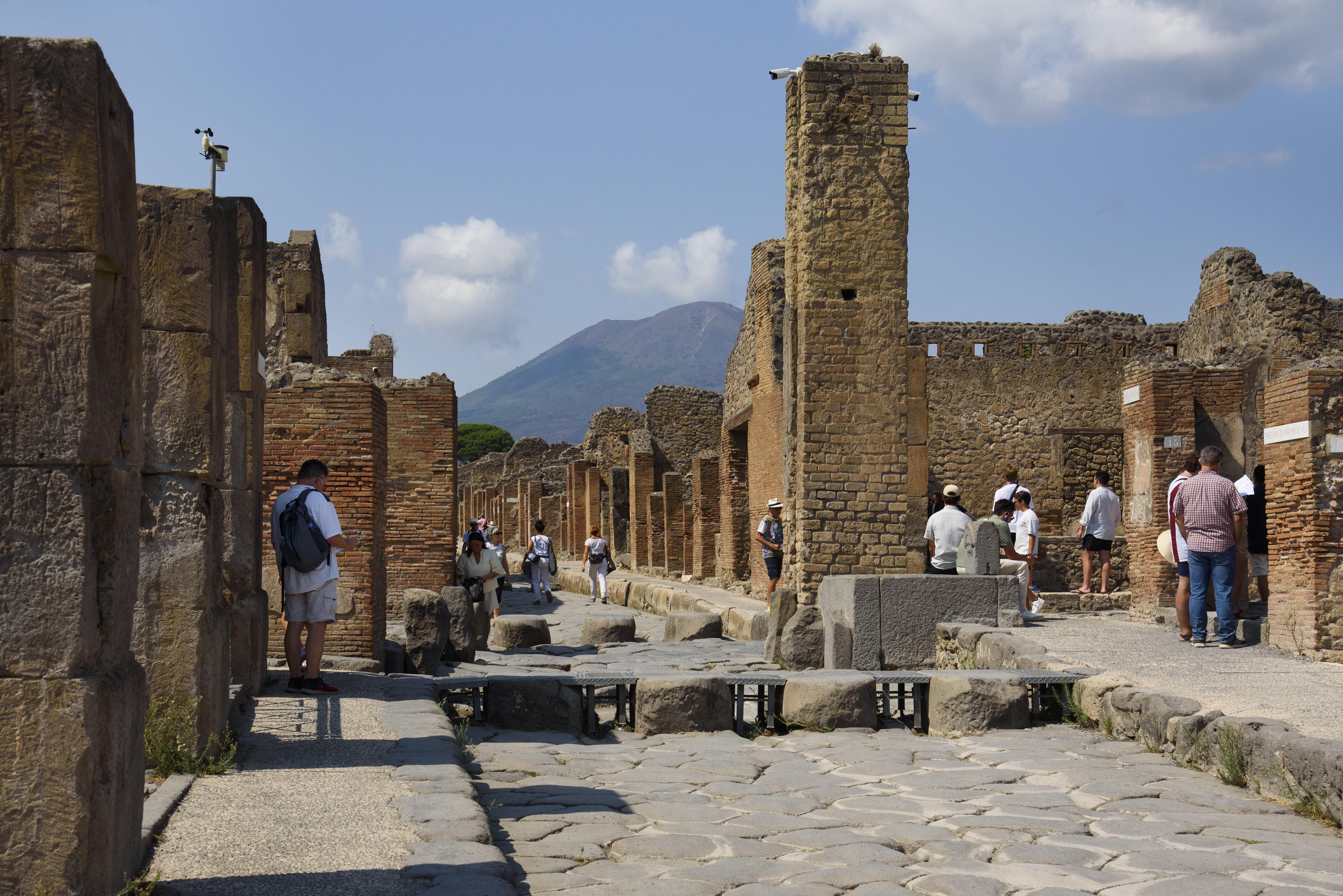 Pompeii & Mount Vesuvius Day Tour from Sorrento with Lunch