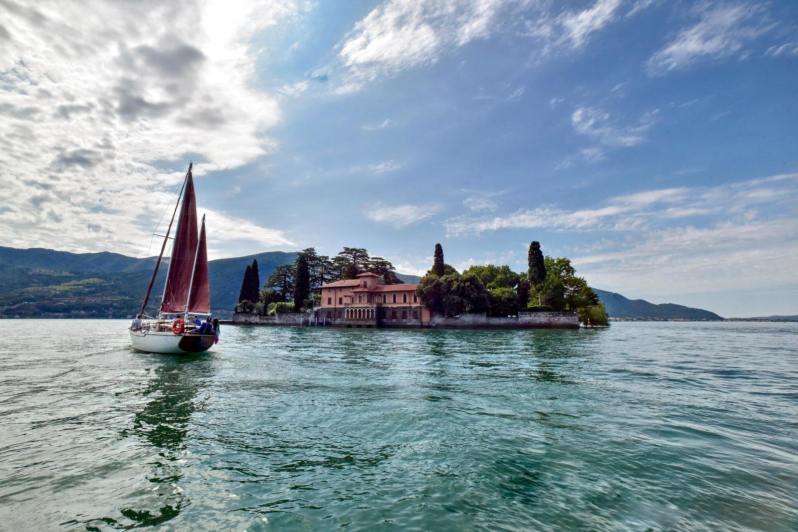 Private Lake Iseo Cruise on a Historic 1975 Sailboat