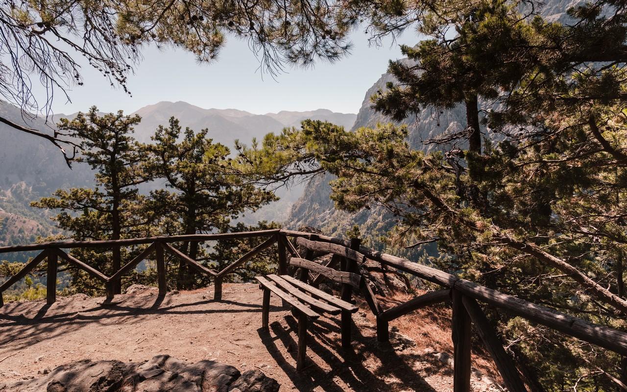 Samaria Gorge hike Crete — Xyloskalo descent, Iron Gates Sideroportes, kri-kri ibex, Agia Roumeli Libyan Sea — image 59