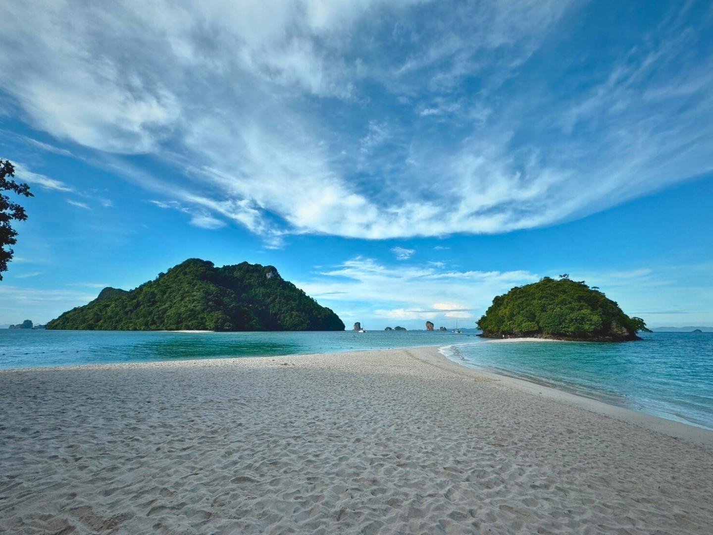 Phi Phi Islands & 4 Islands Sunset BBQ Cruise