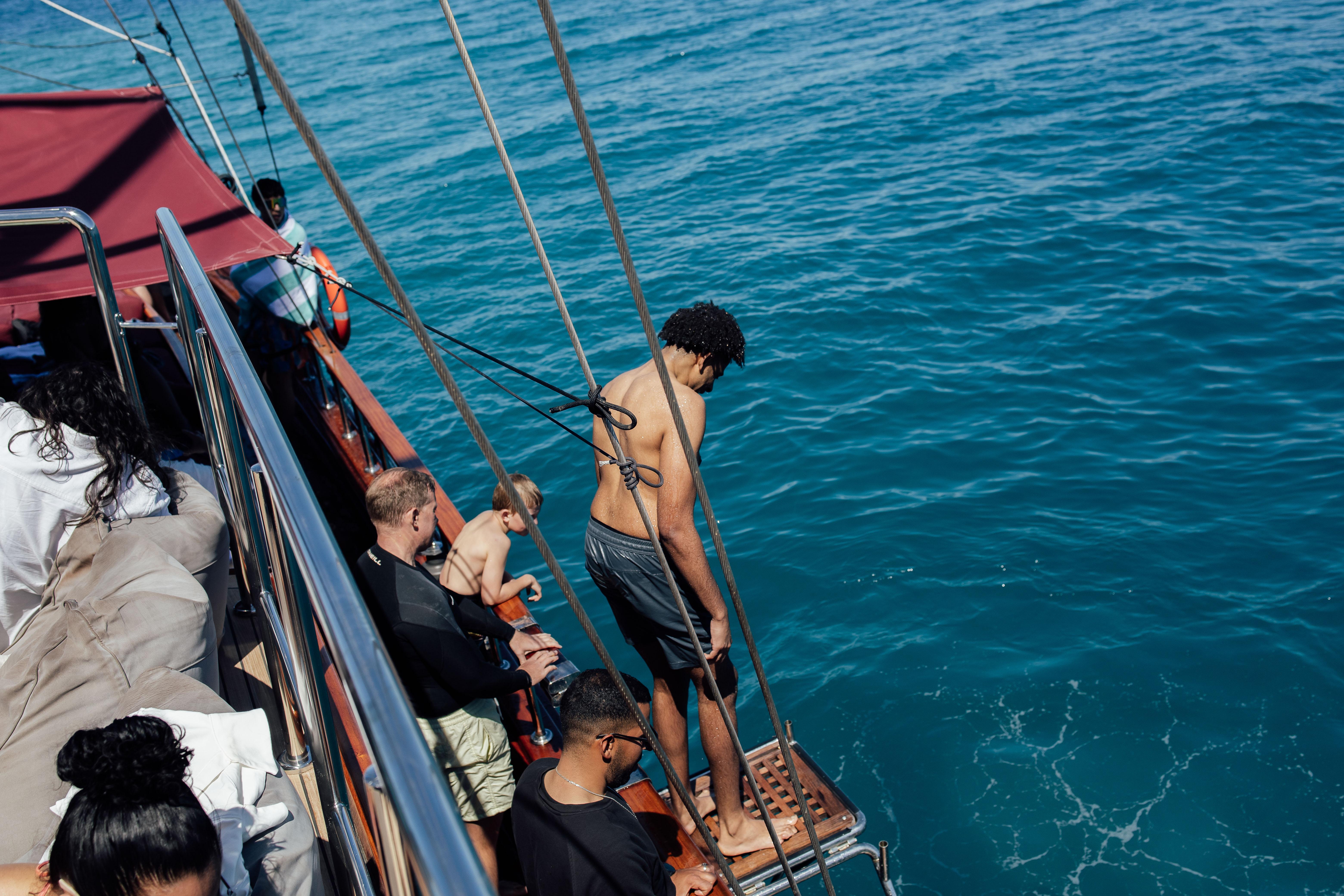 Athens Island-Hopping Cruise: Agistri, Metopi & Aegina with Lunch & Drinks