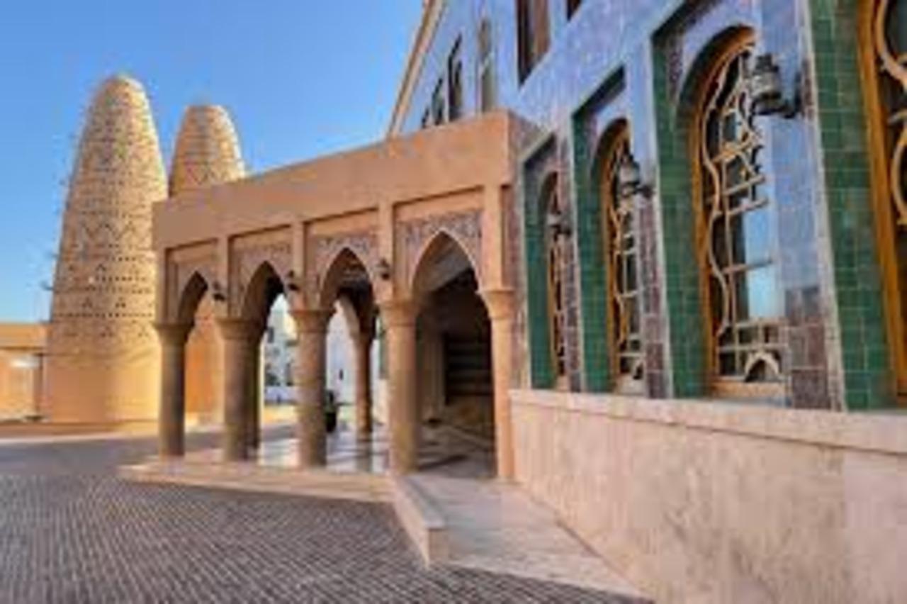 Tour privato delle attrazioni di Doha con veicolo climatizzato