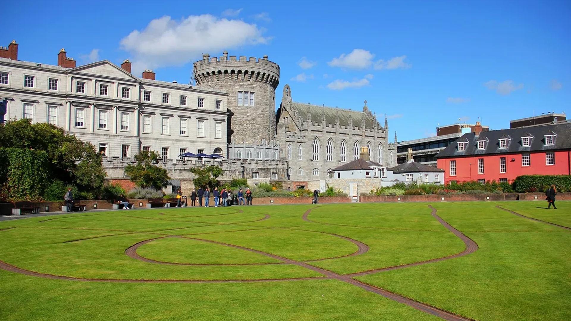 Book of Kells & Dublin Castle Heritage Walking Tour