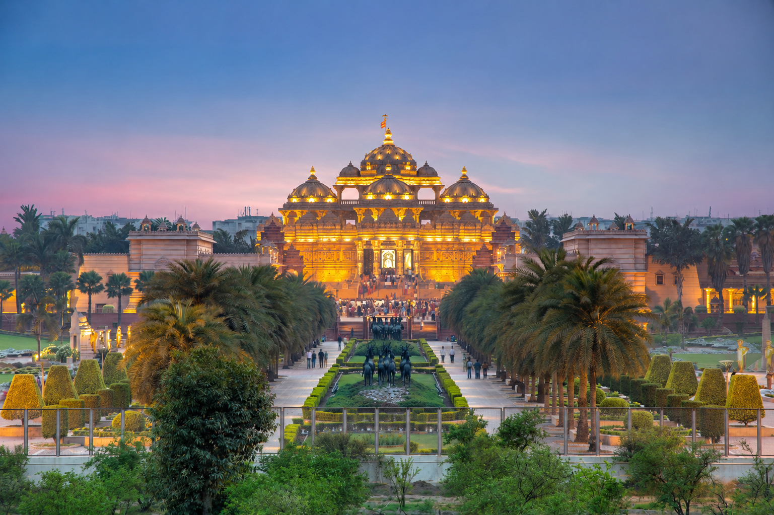 Delhi: Akshardham Temple Guided Tour with Light & Water Show