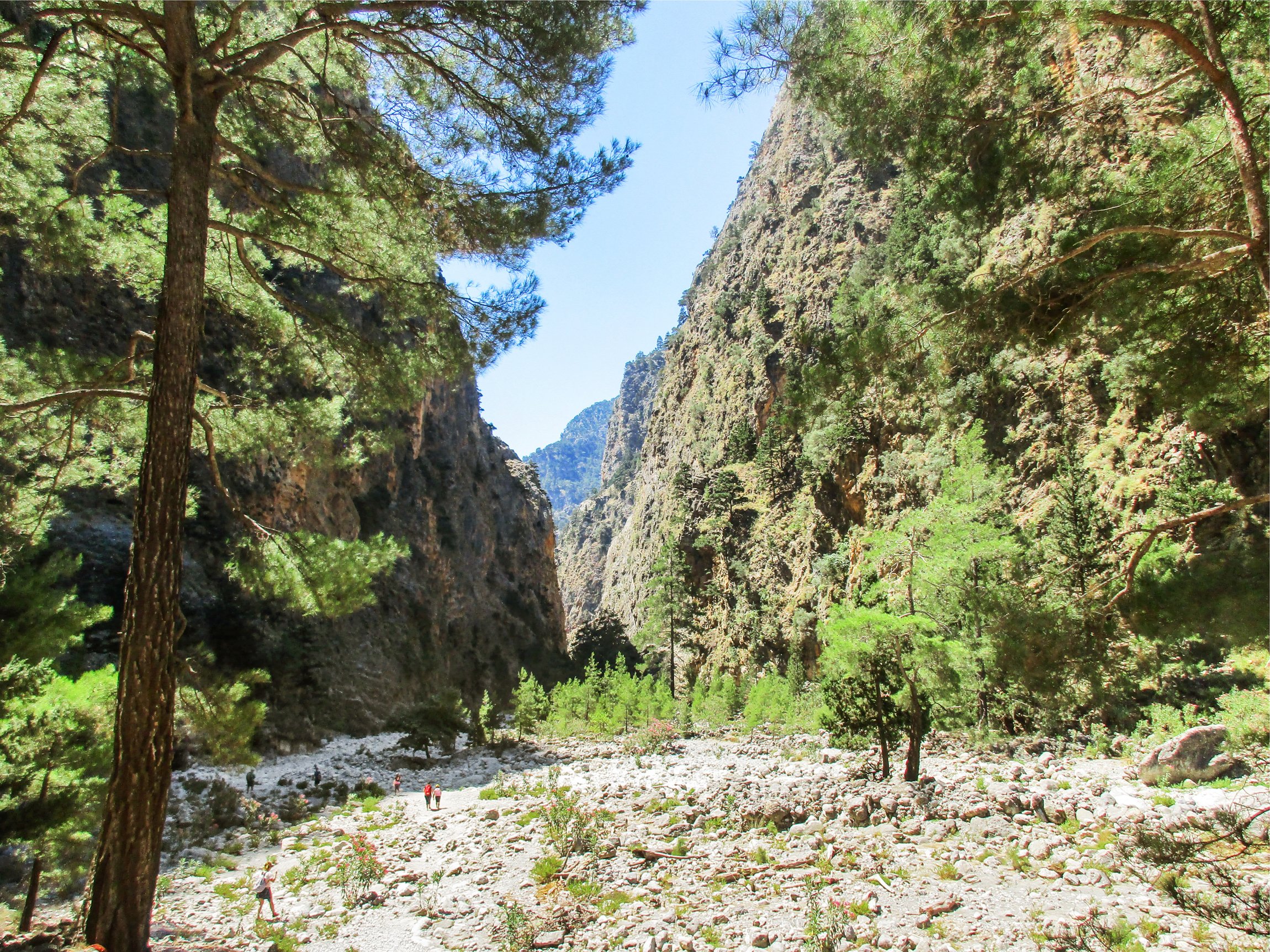 Samaria Gorge hike Crete — Xyloskalo descent, Iron Gates Sideroportes, kri-kri ibex, Agia Roumeli Libyan Sea — image 44