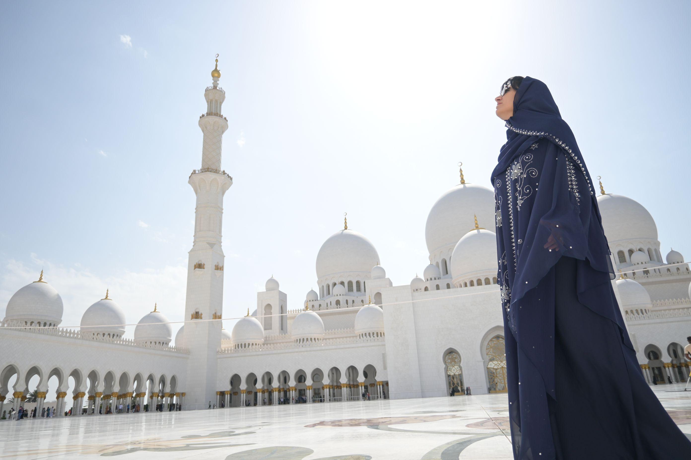 Abu Dhabi Day Trip from Dubai with Warner Bros. World Ticket