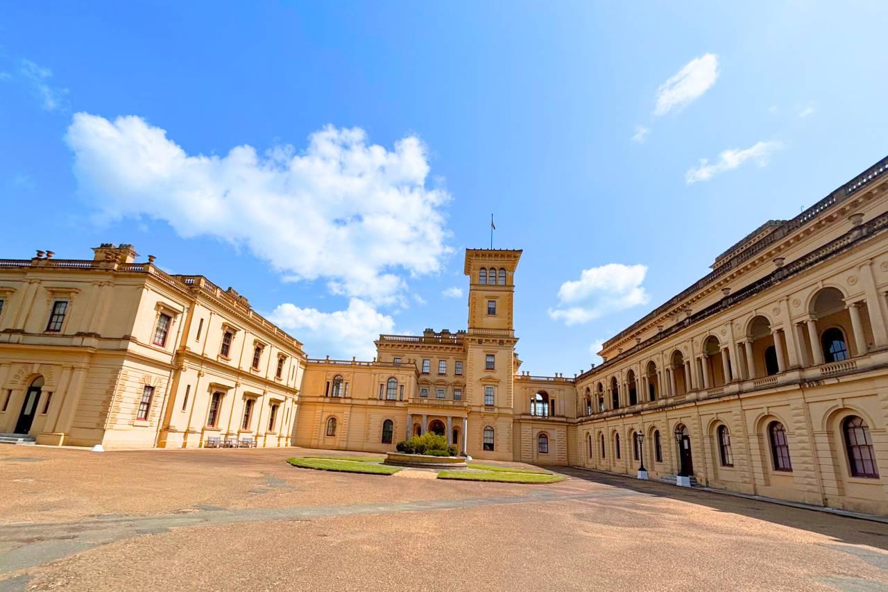 Isle of Wight Day Trip from London with Osborne House
