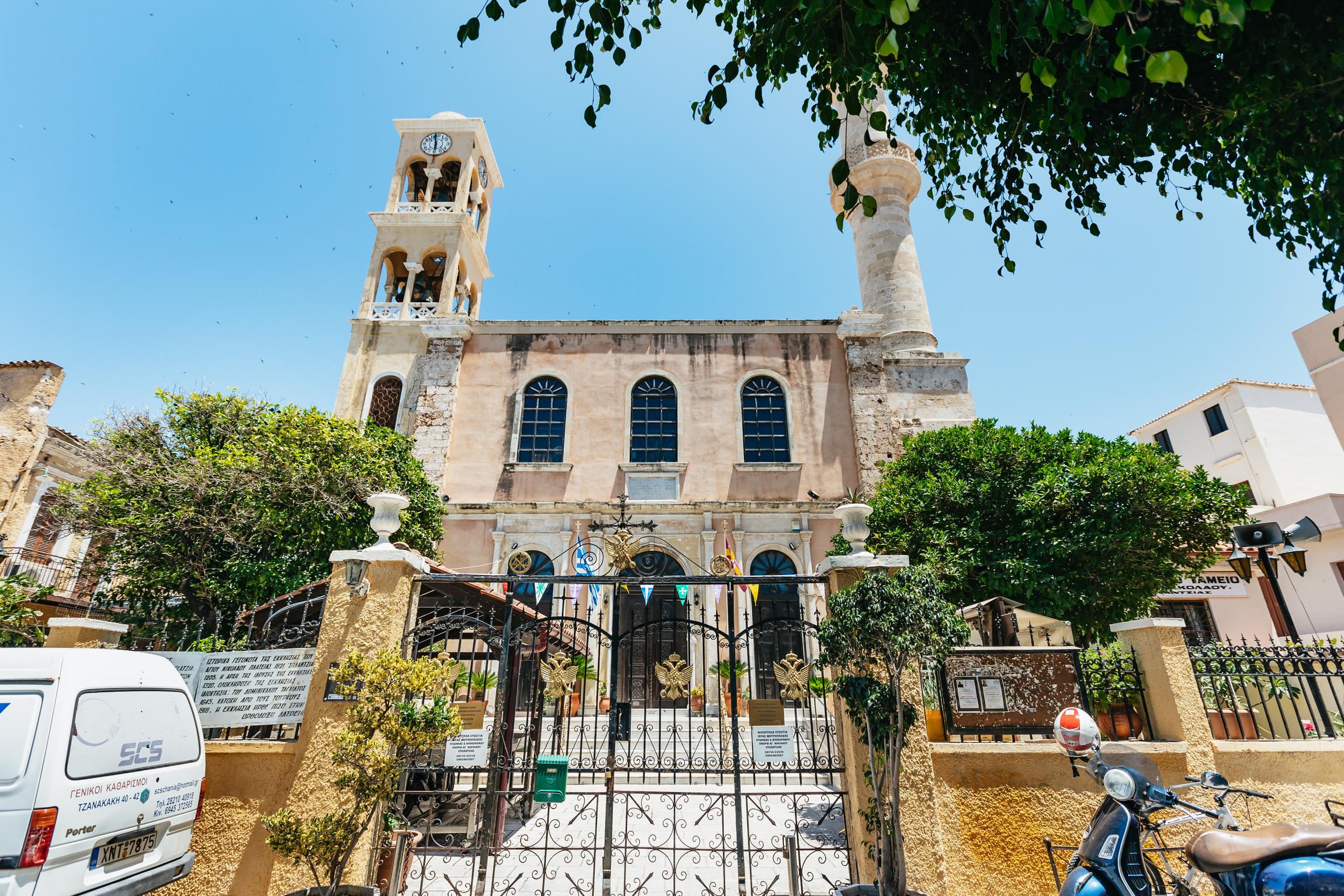 Chania Old Town guided tour Crete — Venetian harbour, Egyptian lighthouse, Municipal Market, Stivanadika lane — image 14
