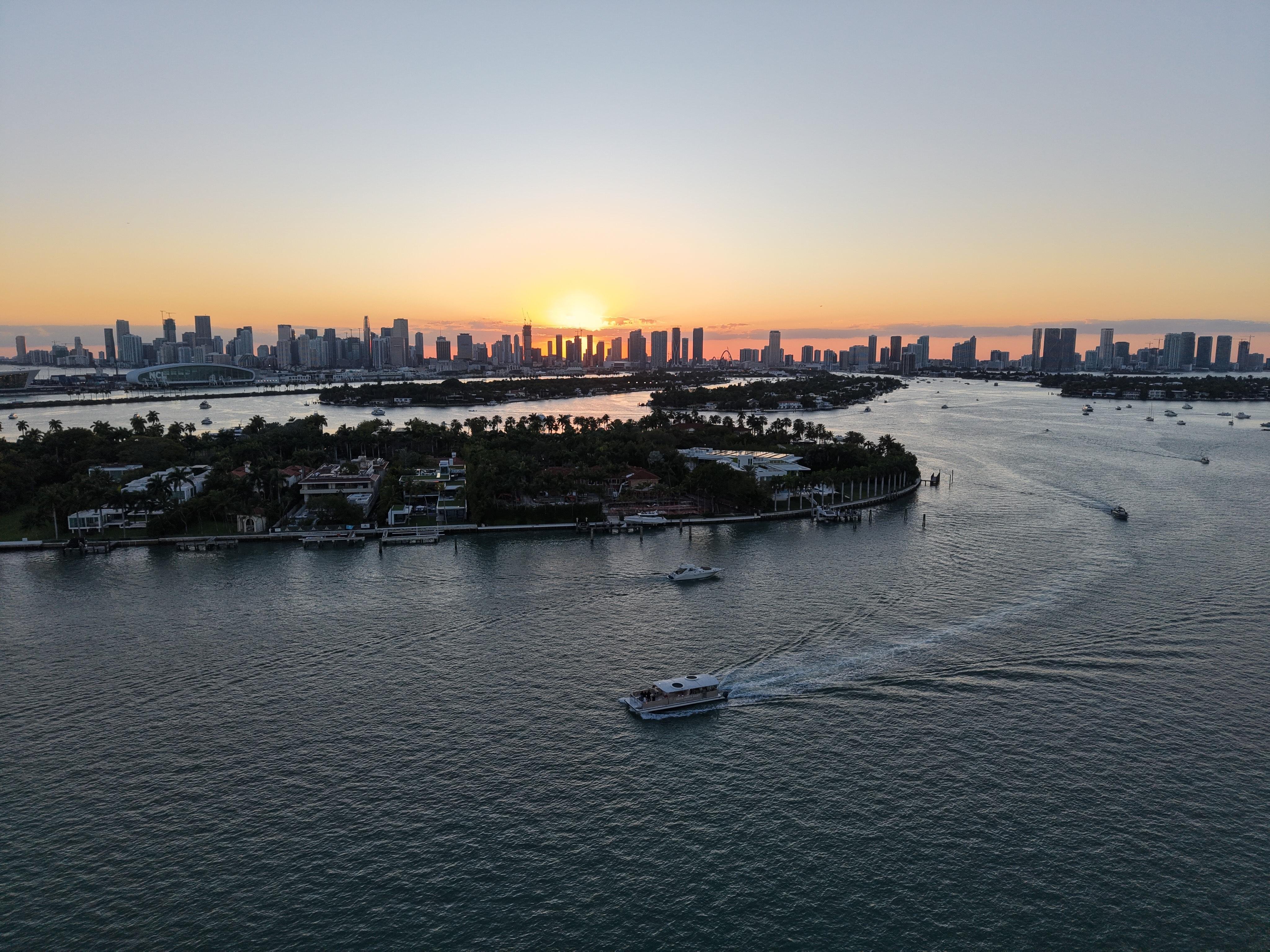Miami Sunset Boat Tour: Millionaires Row & Skyline